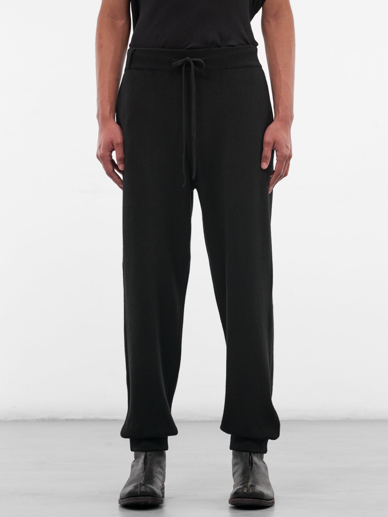 Black Shrunken Cashmere Knit Joggers (KN-783-01-BLACK)