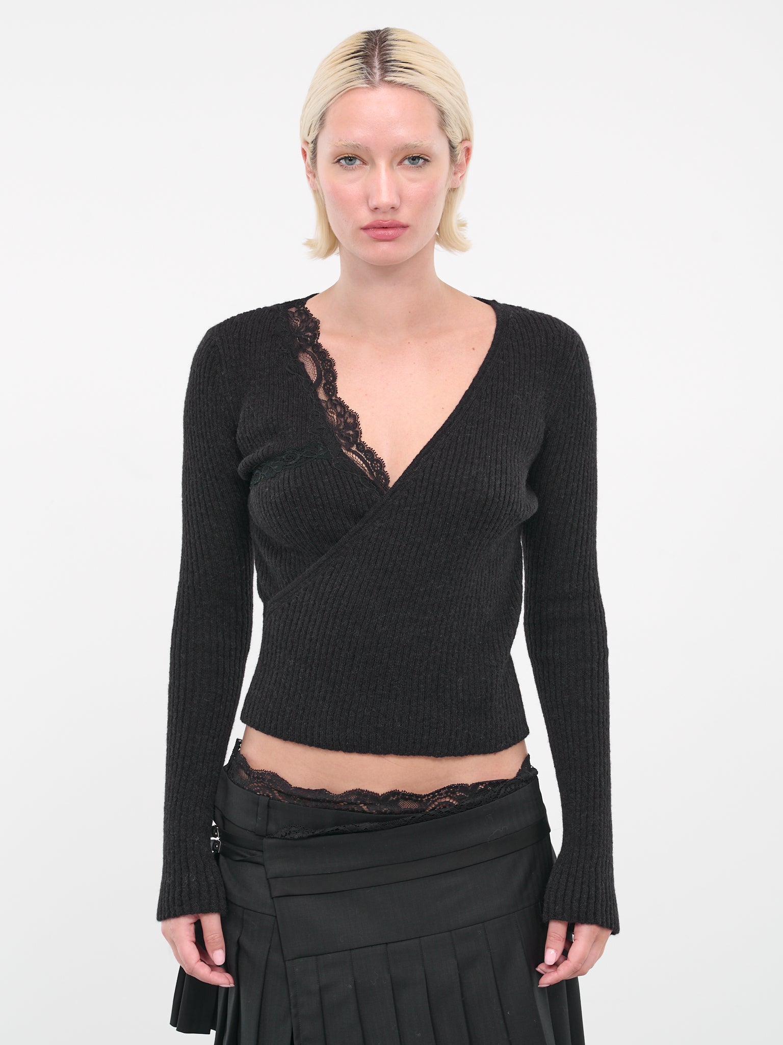 Cache-Cœur Plunging Jumper (KN007-BLACK)