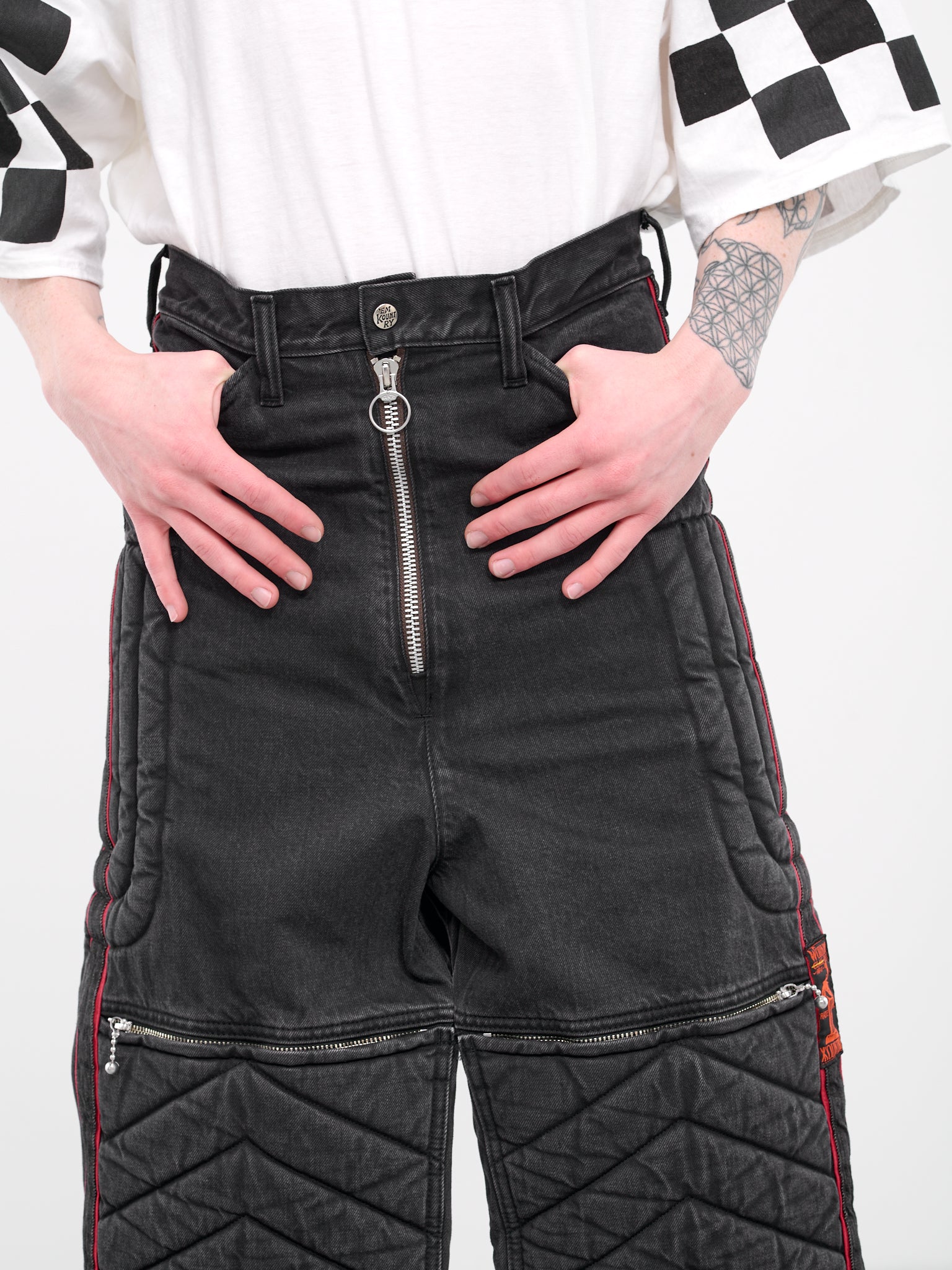 デニムパンツ｜Cross Leather Patch Baggy Denim Pants