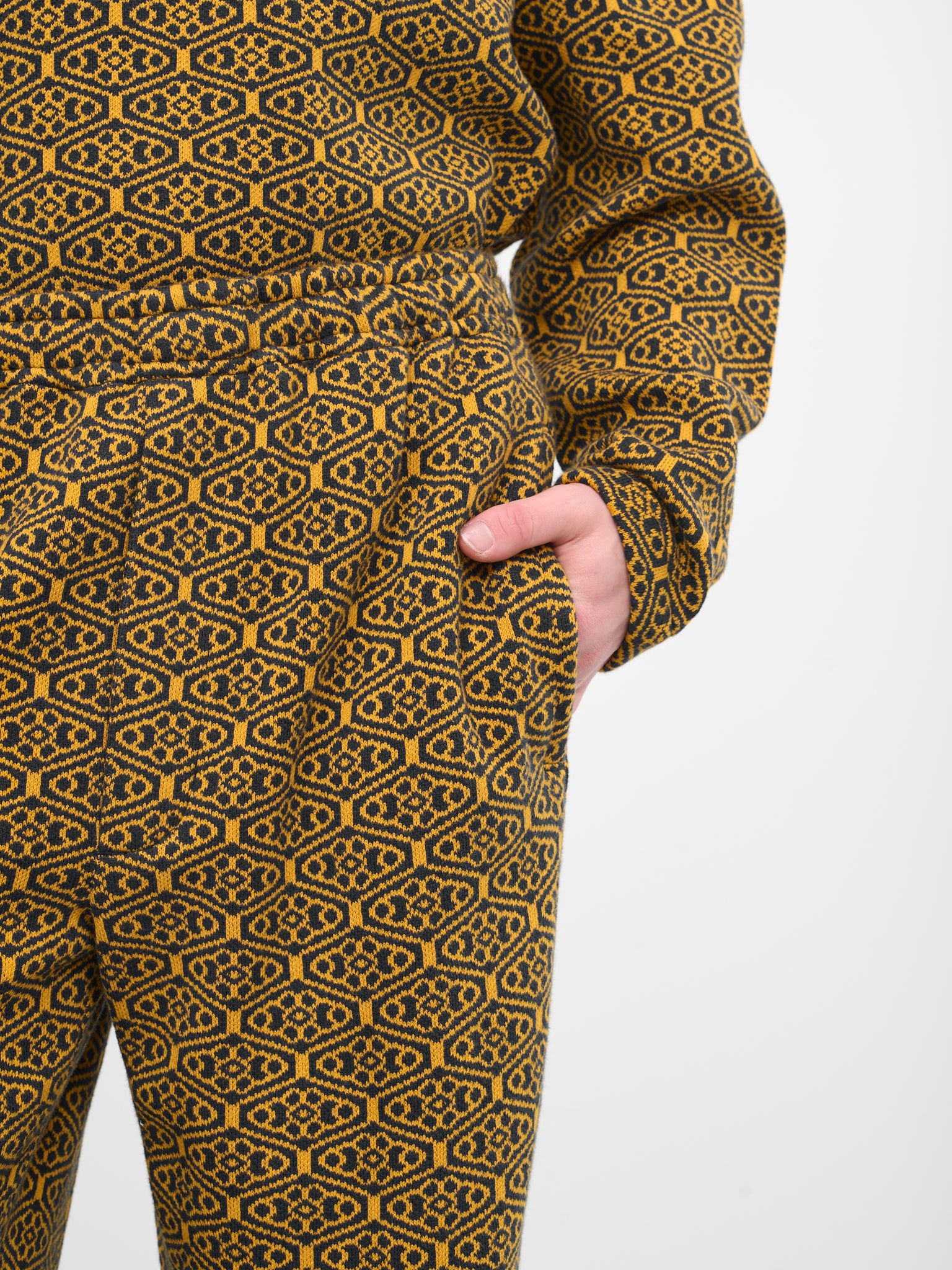 Crescent Jacquard Jogger (KT006-GLDNV)