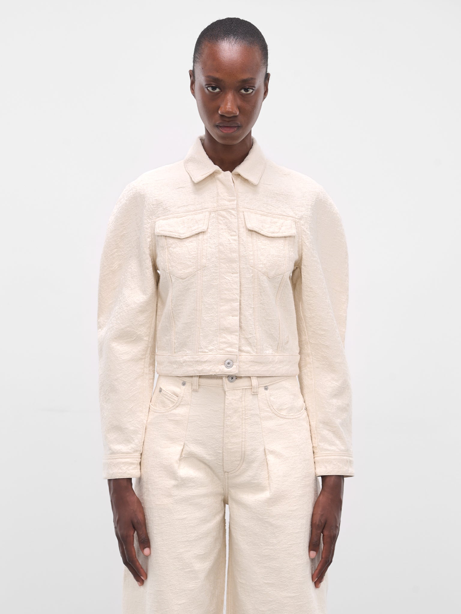 White Ovalo Cropped Denim Jacket (LA-VESTE-DE-NIMES-OVALO-OFF-WH)