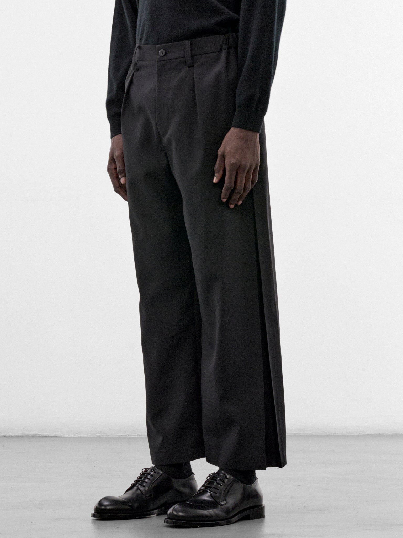 Wings Black Wide Pleated Trousers (LA68FF023-15-BLACK)