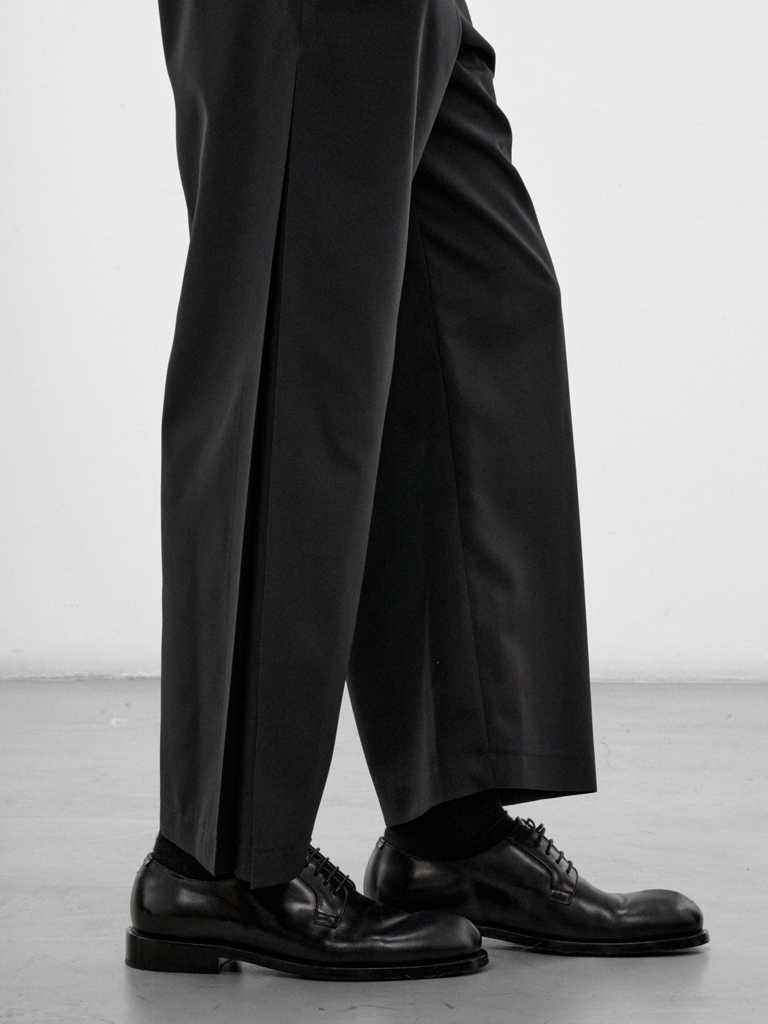 Wings Black Wide Pleated Trousers (LA68FF023-15-BLACK)