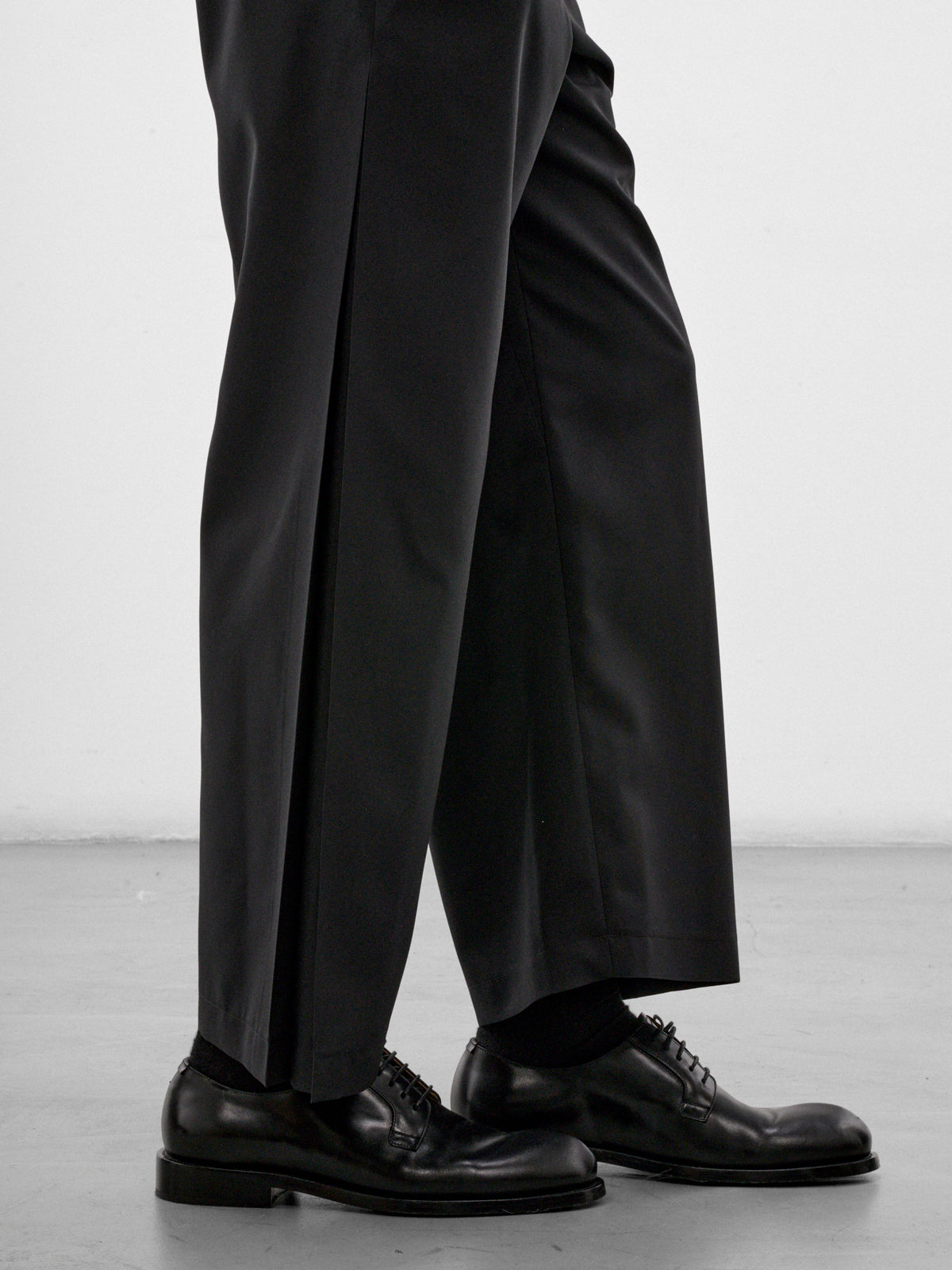 Wings Black Wide Pleated Trousers (LA68FF023-15-BLACK)