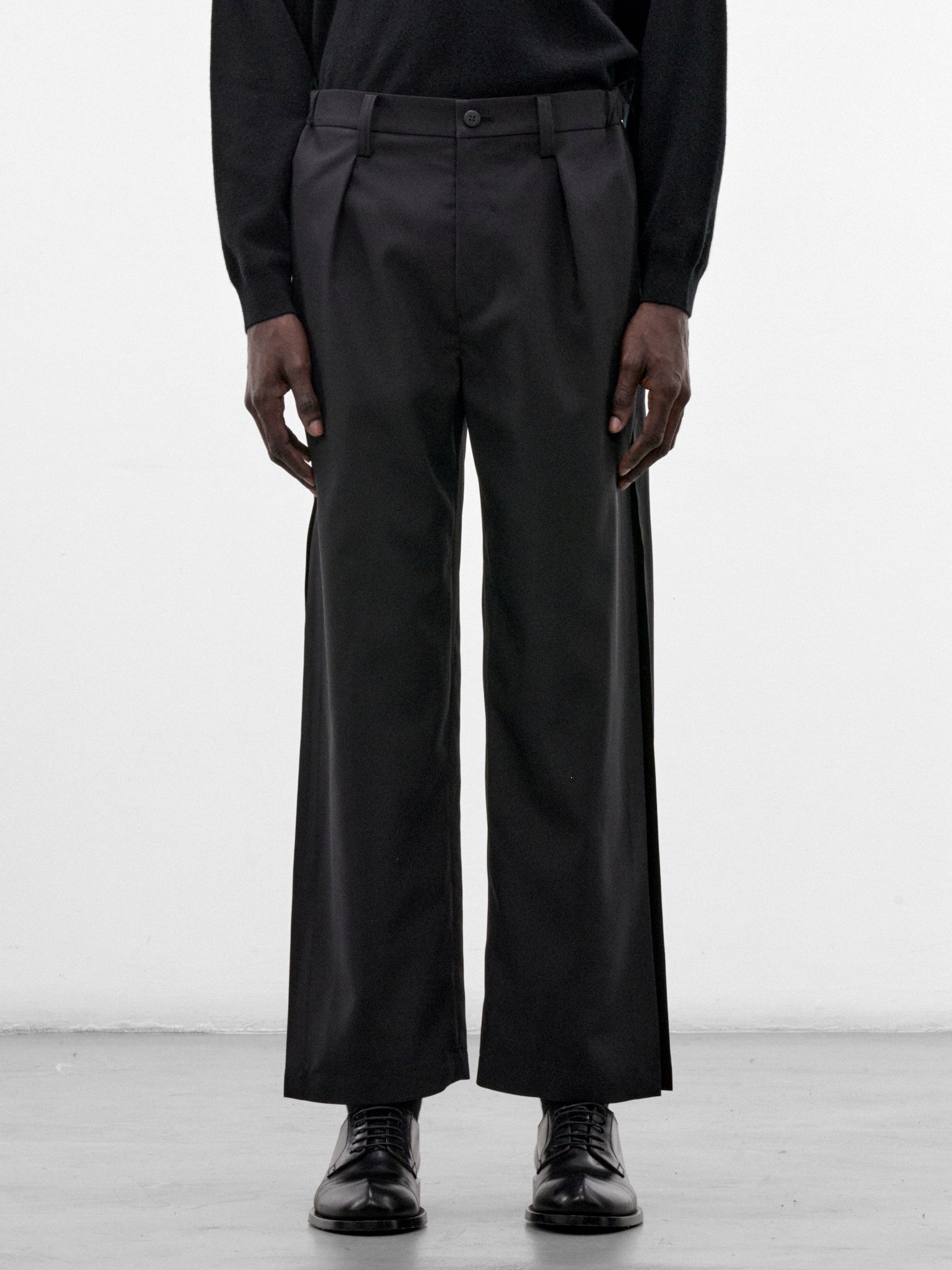 Wings Black Wide Pleated Trousers (LA68FF023-15-BLACK)