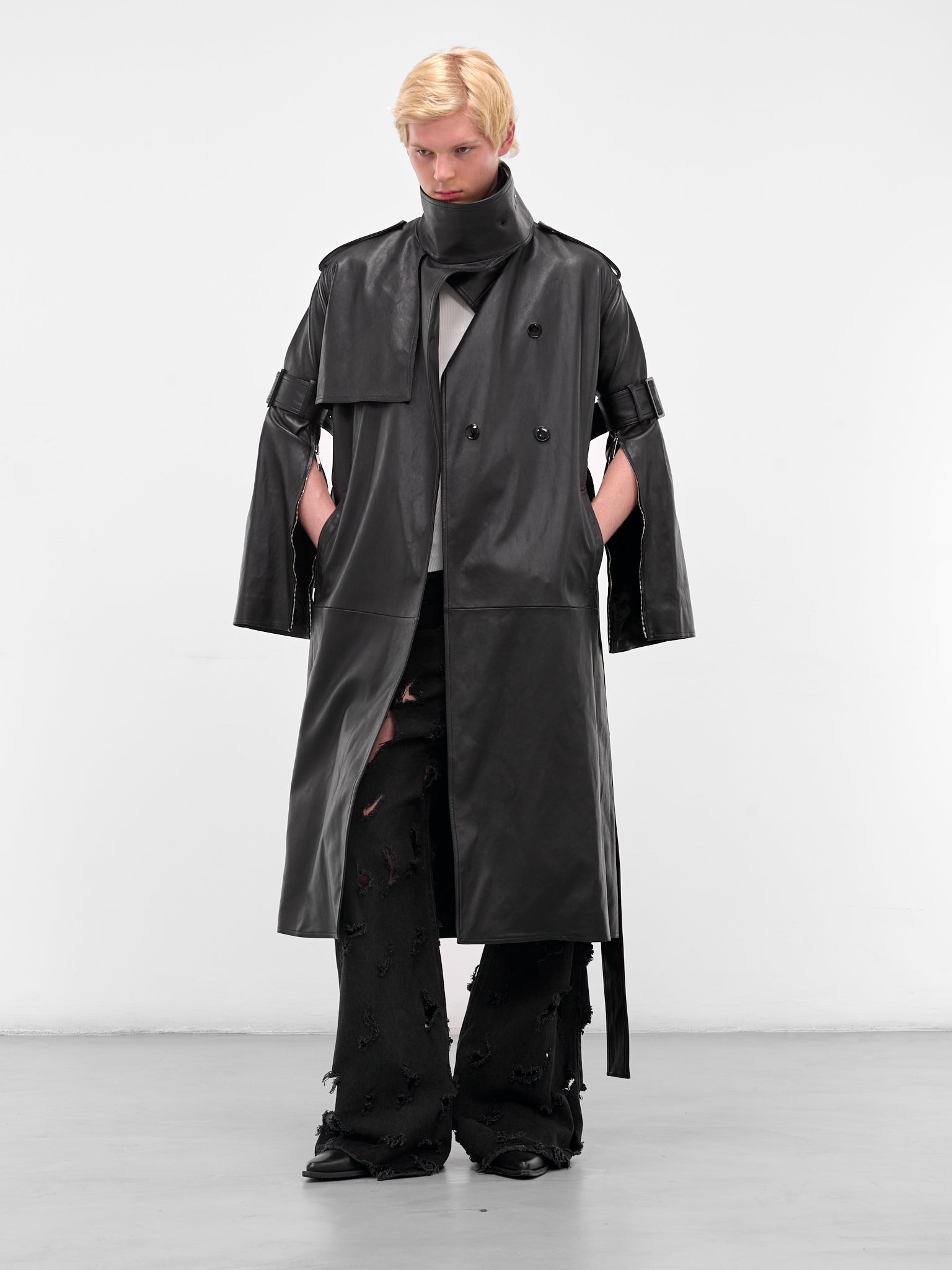 The Black Destroyed Flare Jeans (MAT01P103-SCLERA-BLACK)