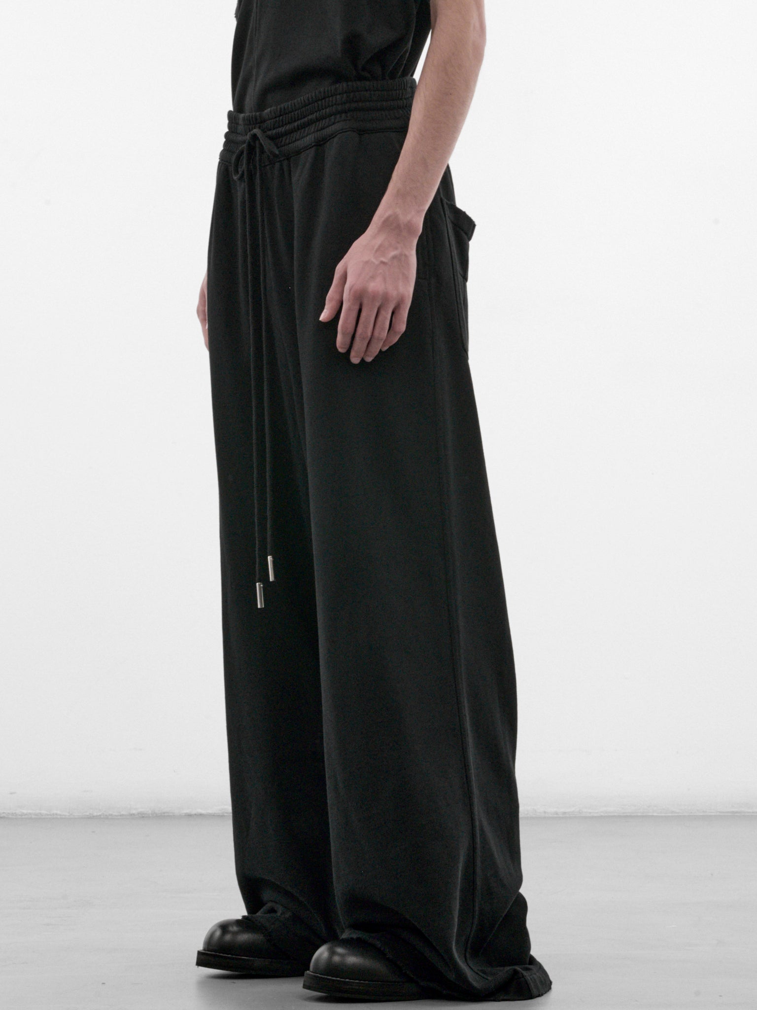 Lewis Black Cotton Sweatpants (MAT03P006-BLACK)