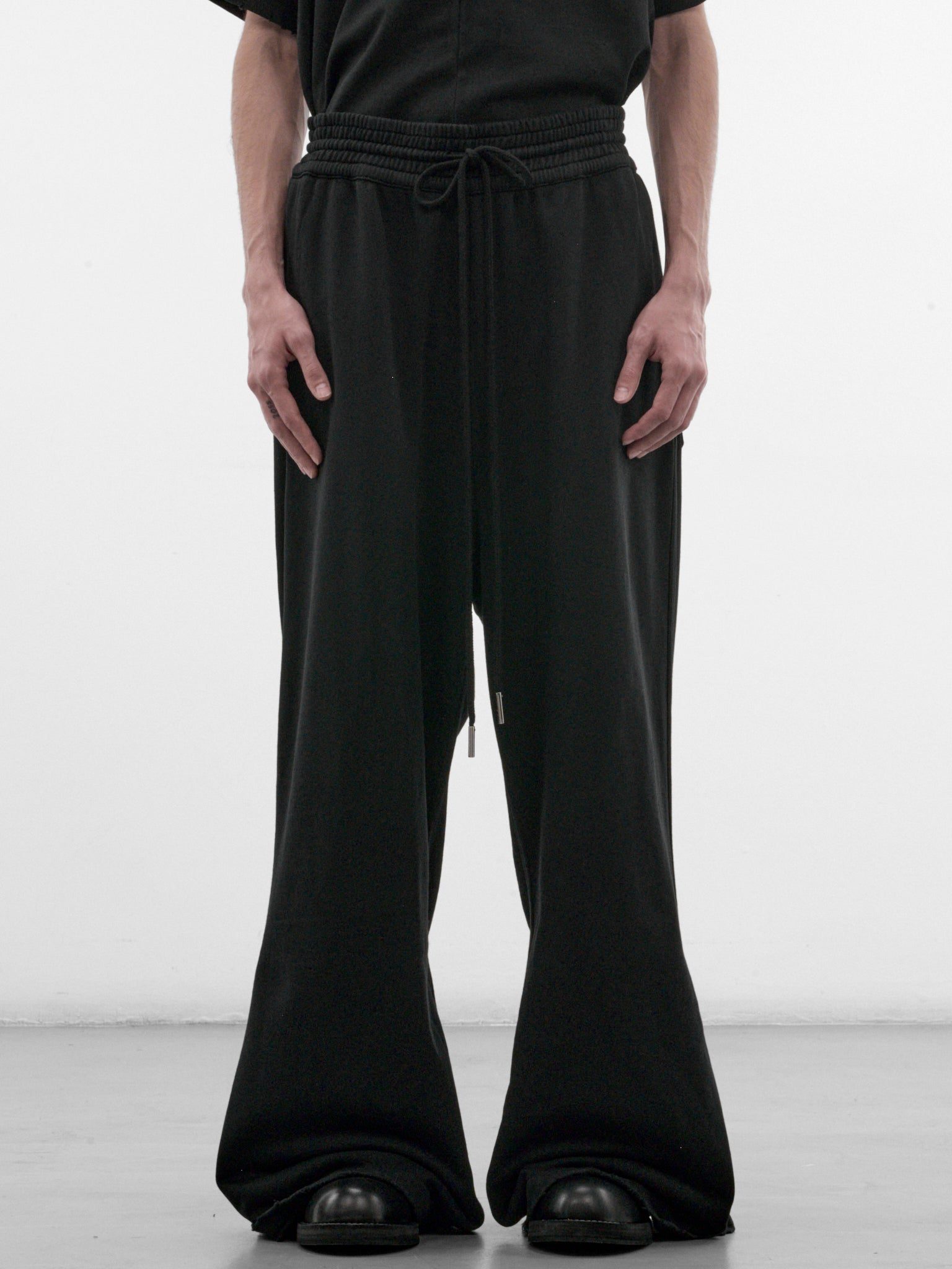 Lewis Black Cotton Sweatpants (MAT03P006-BLACK)