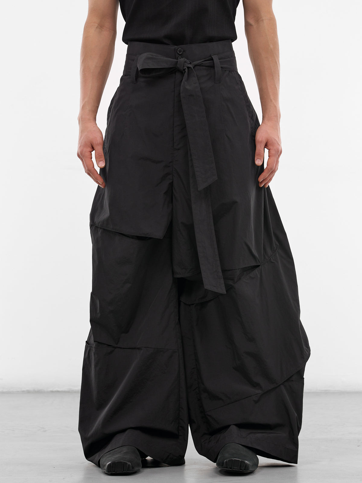 Black Sculptural Pleated Baggy Trousers (MI2PT712BK-BLACK)
