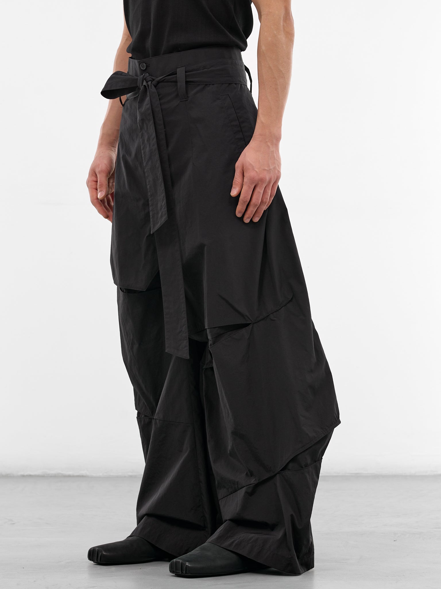 Black Sculptural Pleated Baggy Trousers (MI2PT712BK-BLACK)
