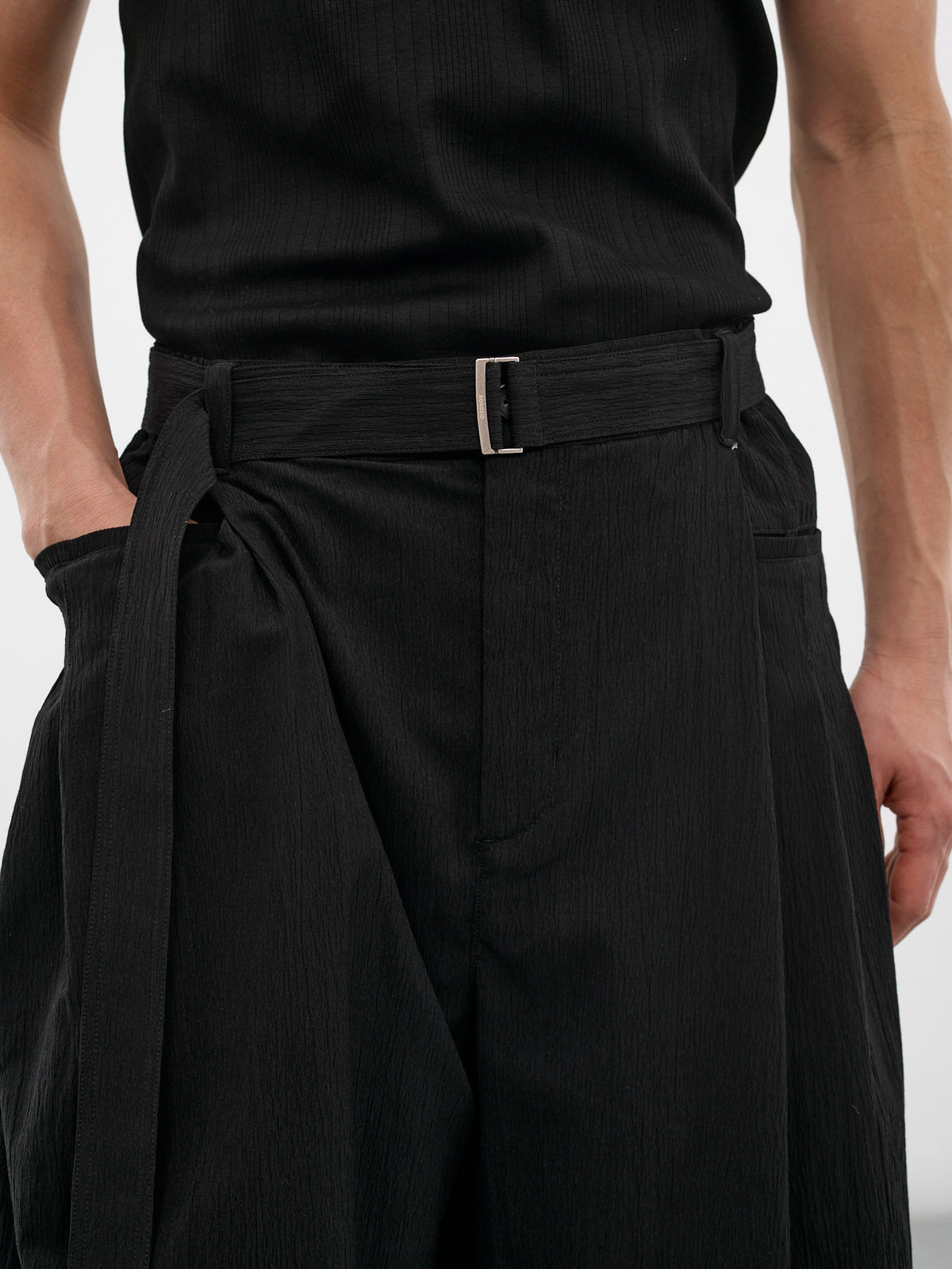 Black Edgefold Volume Pleated Shorts (MI3PT701BK-BLACK)