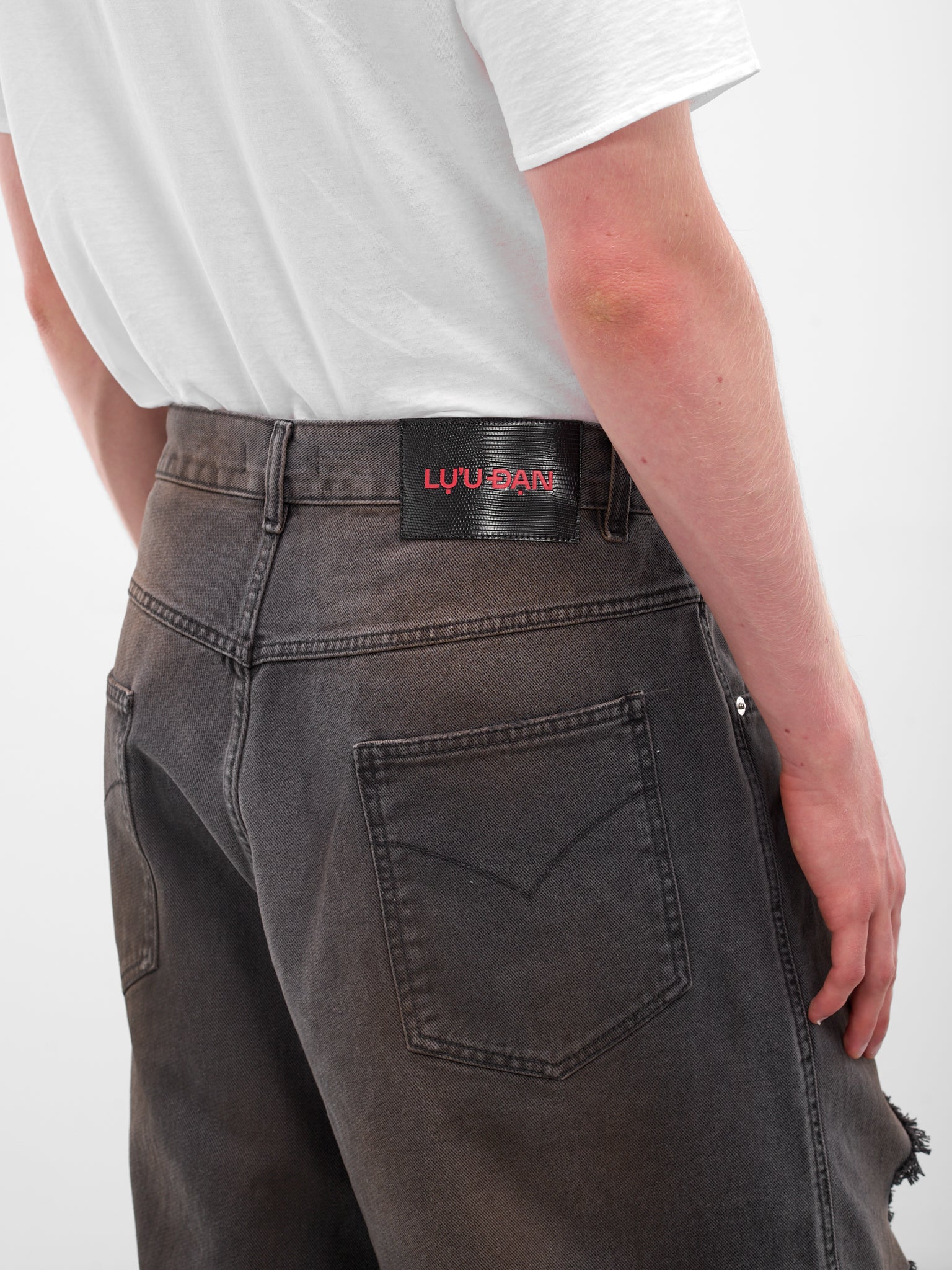 Dirtied Denim Kriss Kross Shorts (MP003D-WDD-DIRTY-OUTCAST-GREY)