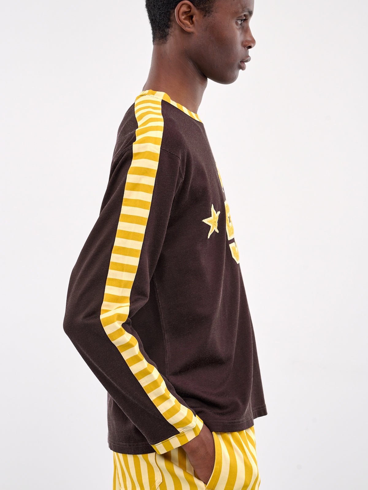 Medalist Appliqué Tee (MRS25CS035-BROWN-BLACK)