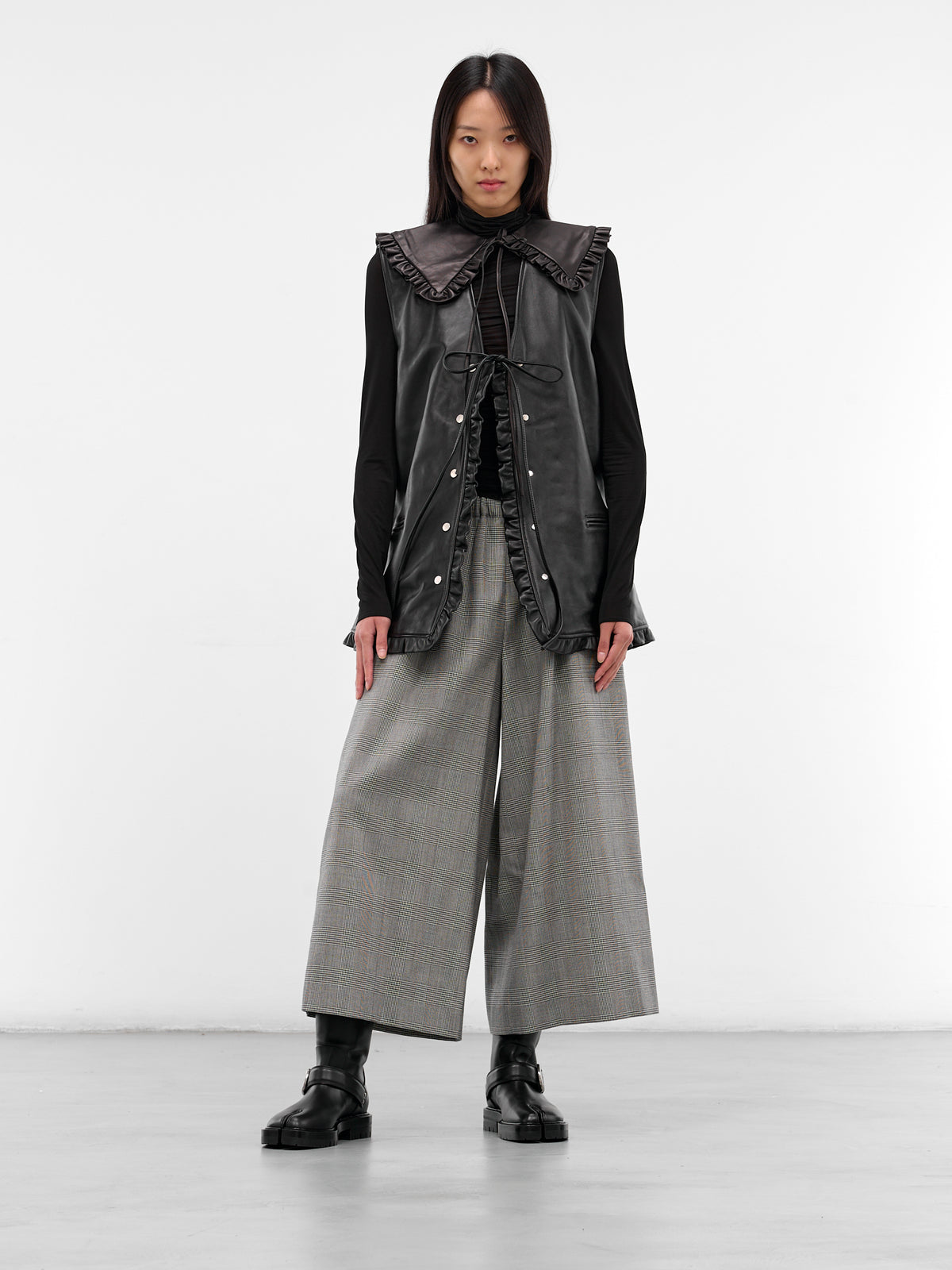 Black Lambskin Gala Collar (NP08-A005-LEA-BLACK)