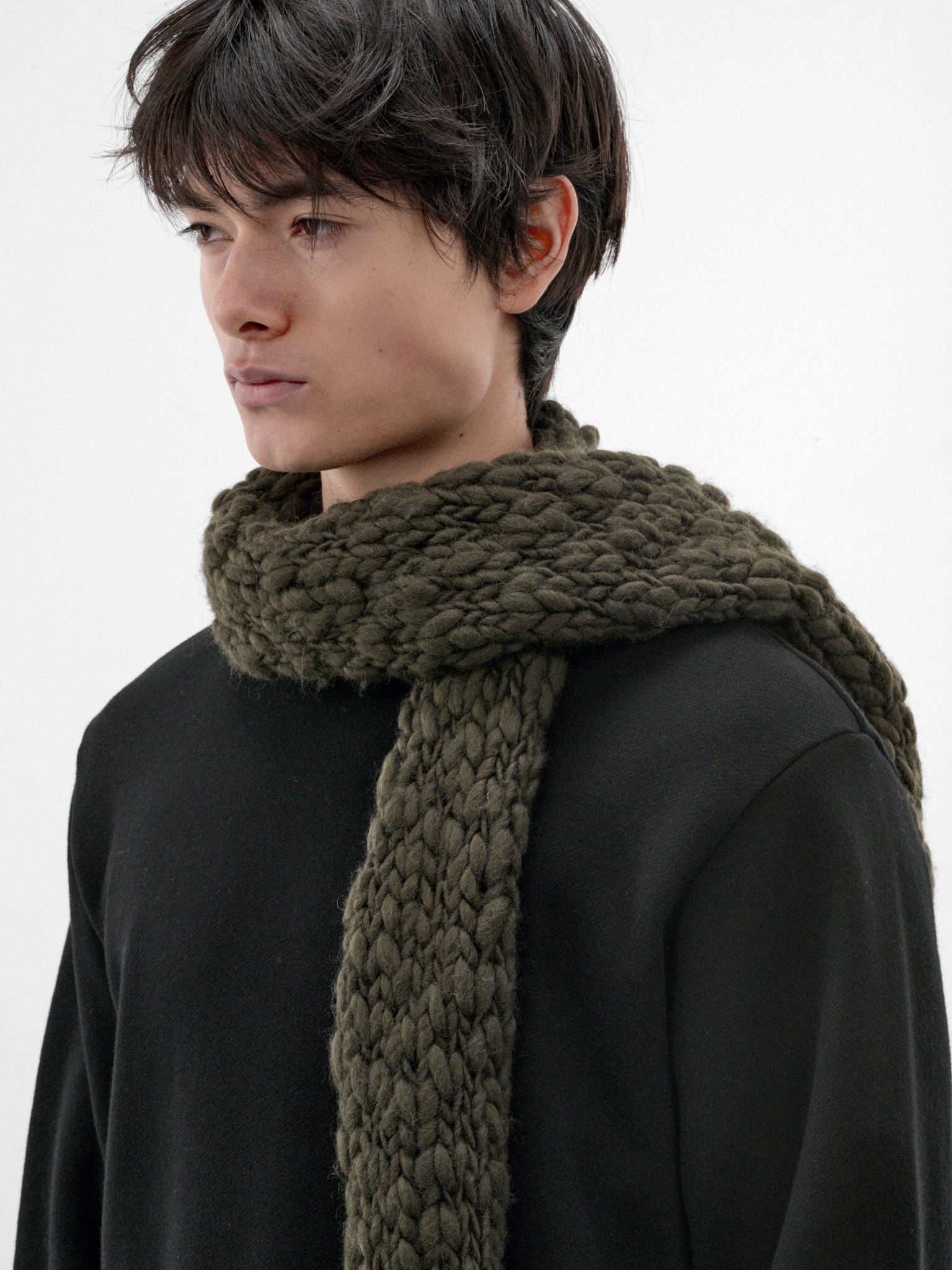 Green Wool Chunky Knit Scarf (OA-AW26-ACC-102-03-GREEN)