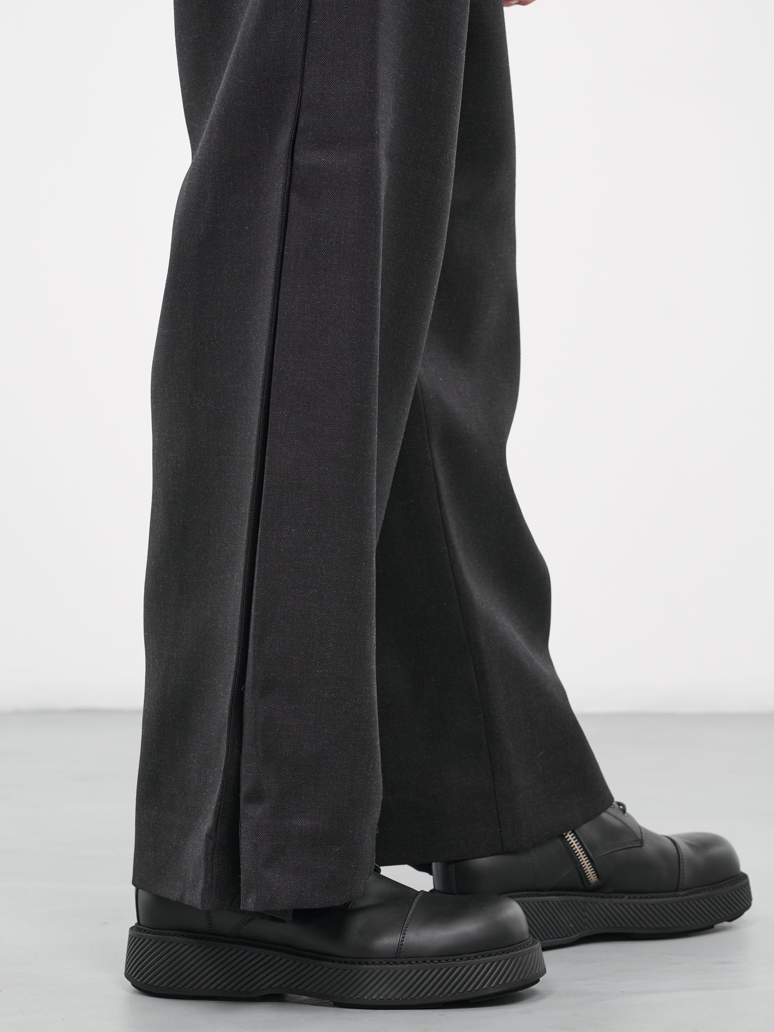Roots Trousers (P06A-CHARCOAL)