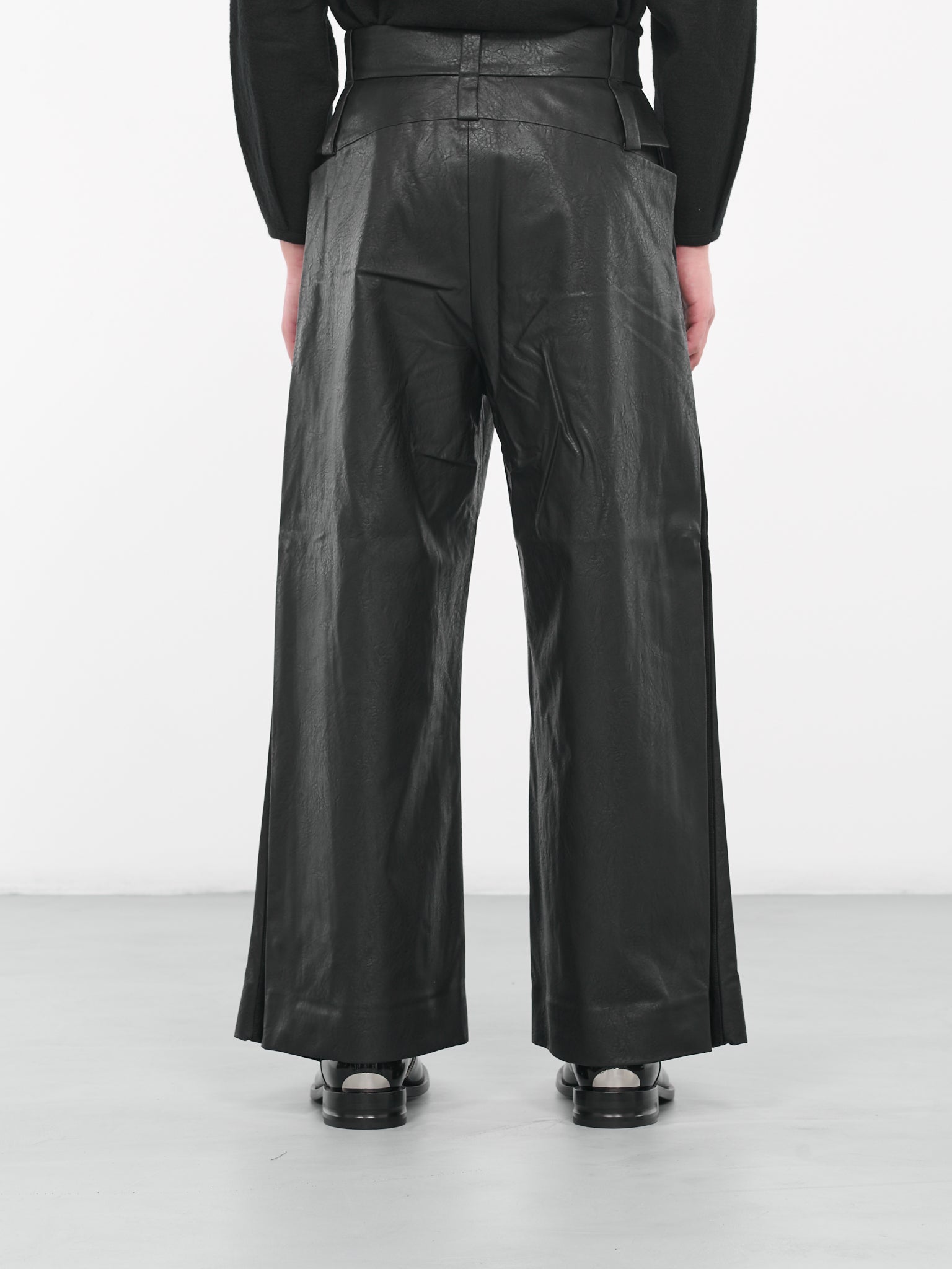 Roots Trousers (P06B-BLACK)