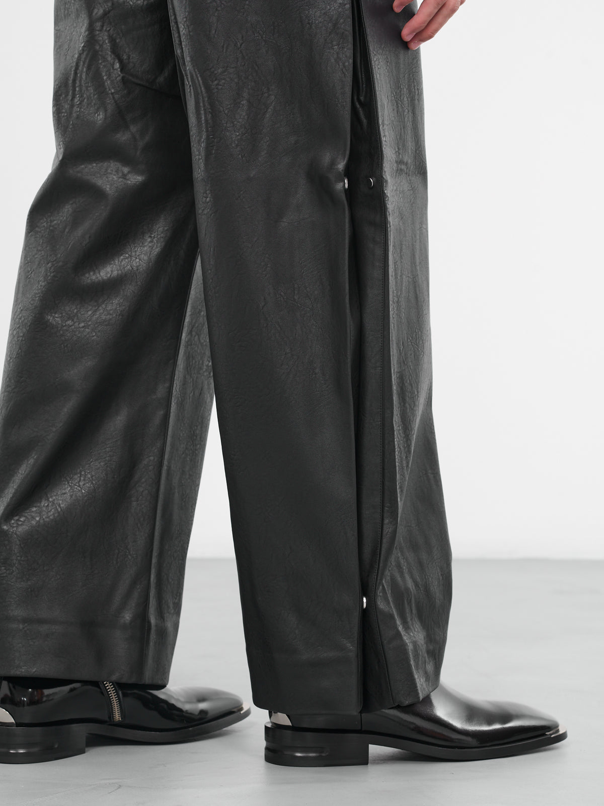Roots Trousers (P06B-BLACK)