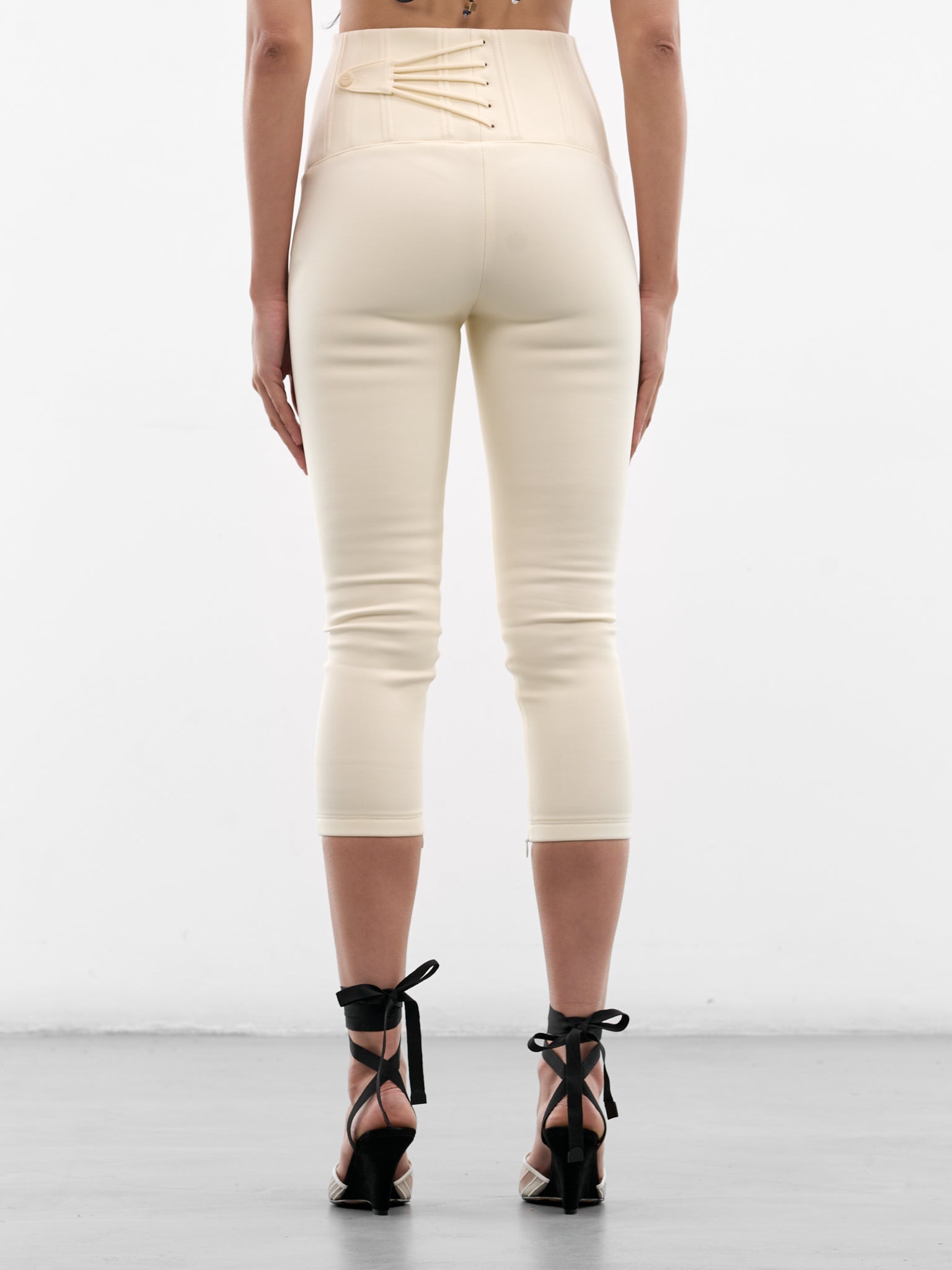 JACQUEMUS White Arlésien Capri Pants | H.Lorenzo - back