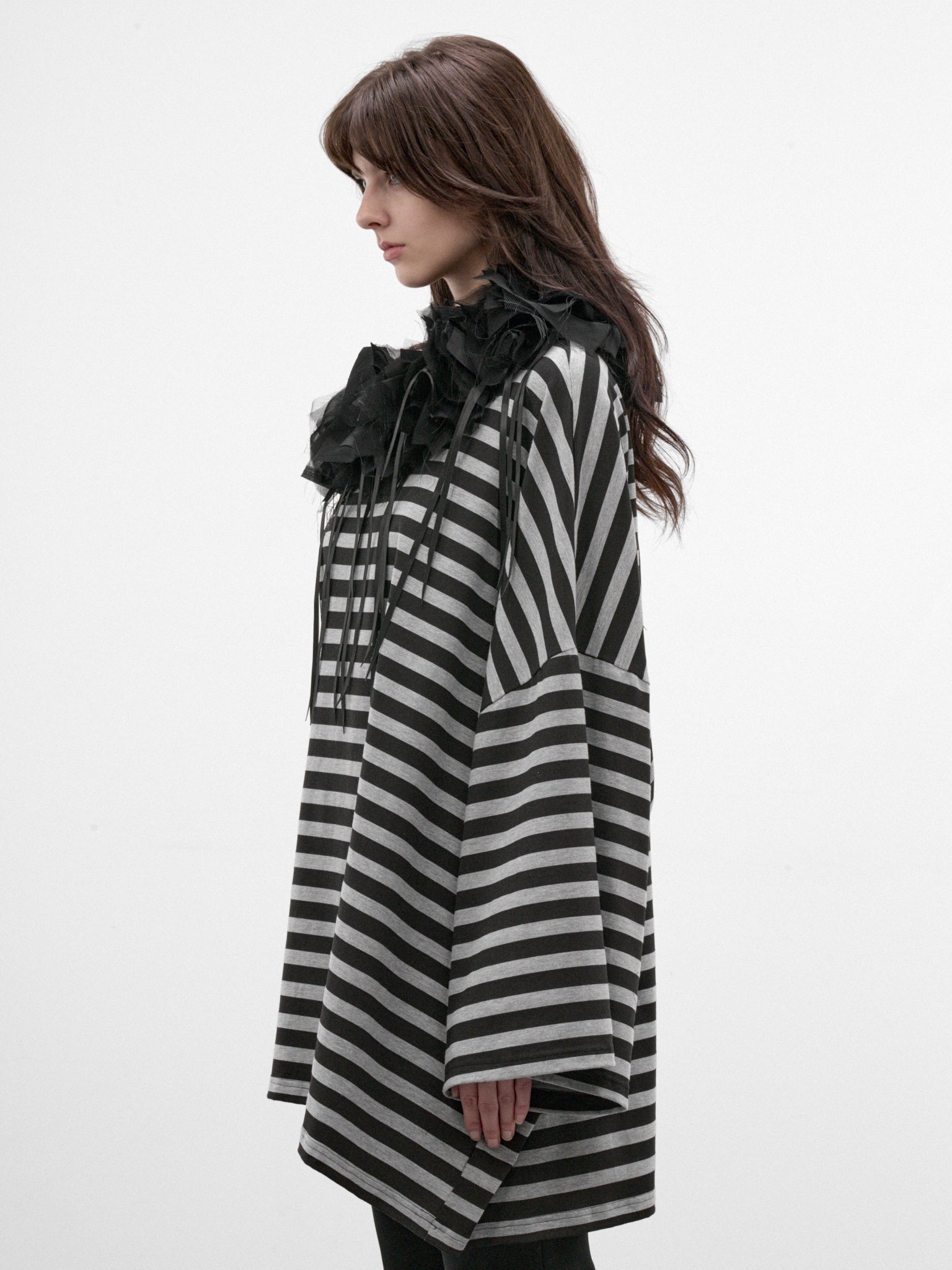 Striped Oversized Off-Shoulder Top (PFAW26TO01-3-STRIPE)