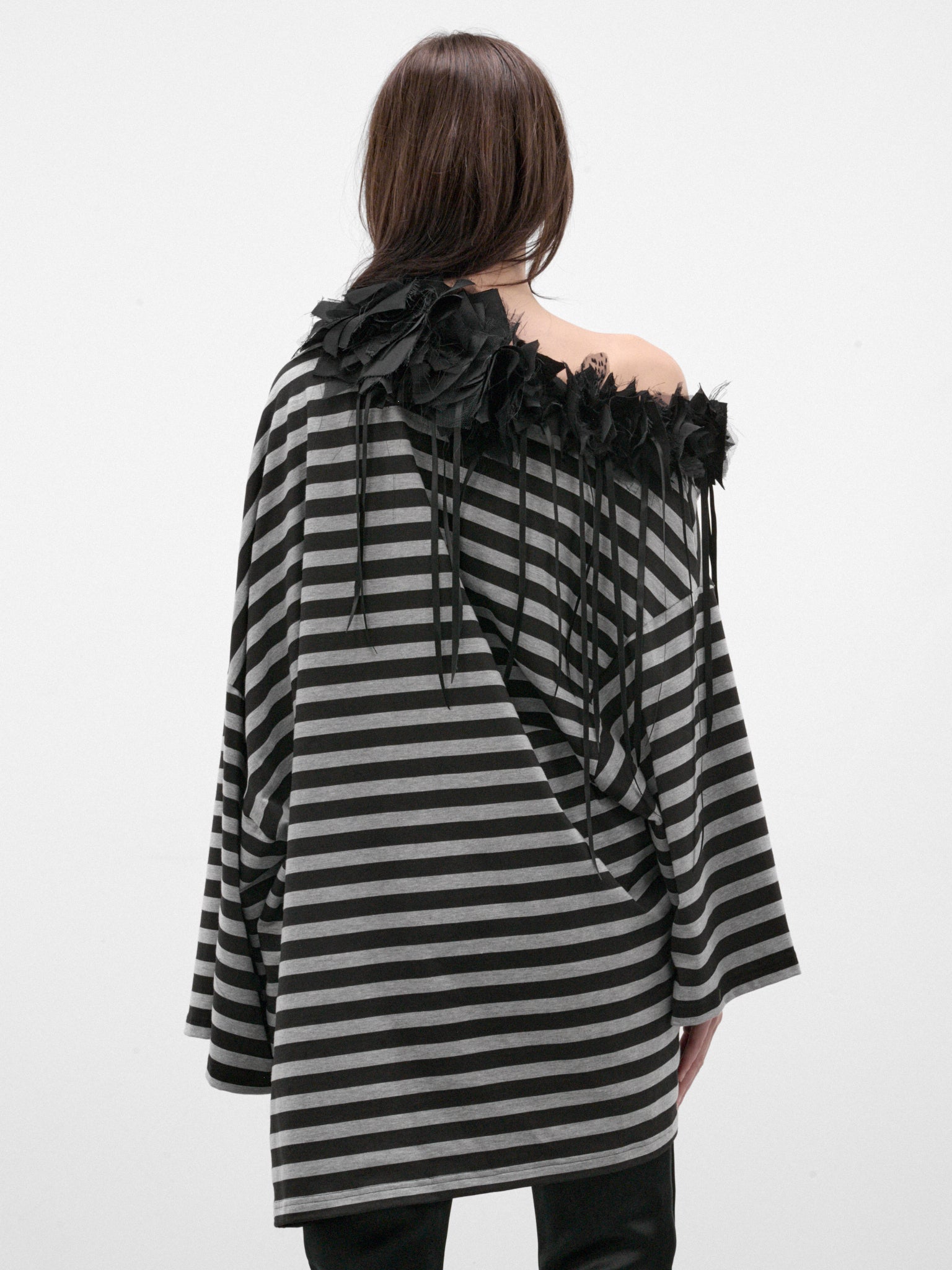Striped Oversized Off-Shoulder Top (PFAW26TO01-3-STRIPE)