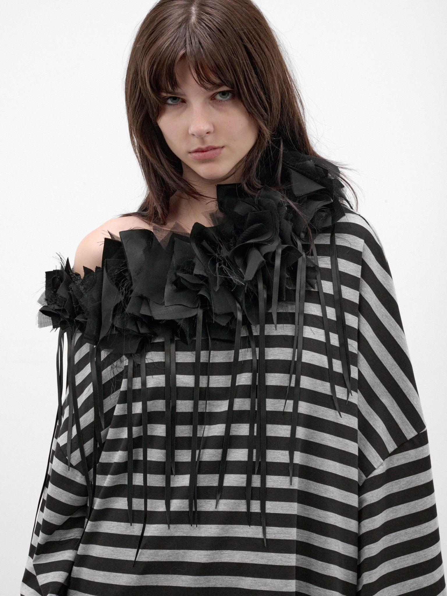 Striped Oversized Off-Shoulder Top (PFAW26TO01-3-STRIPE)