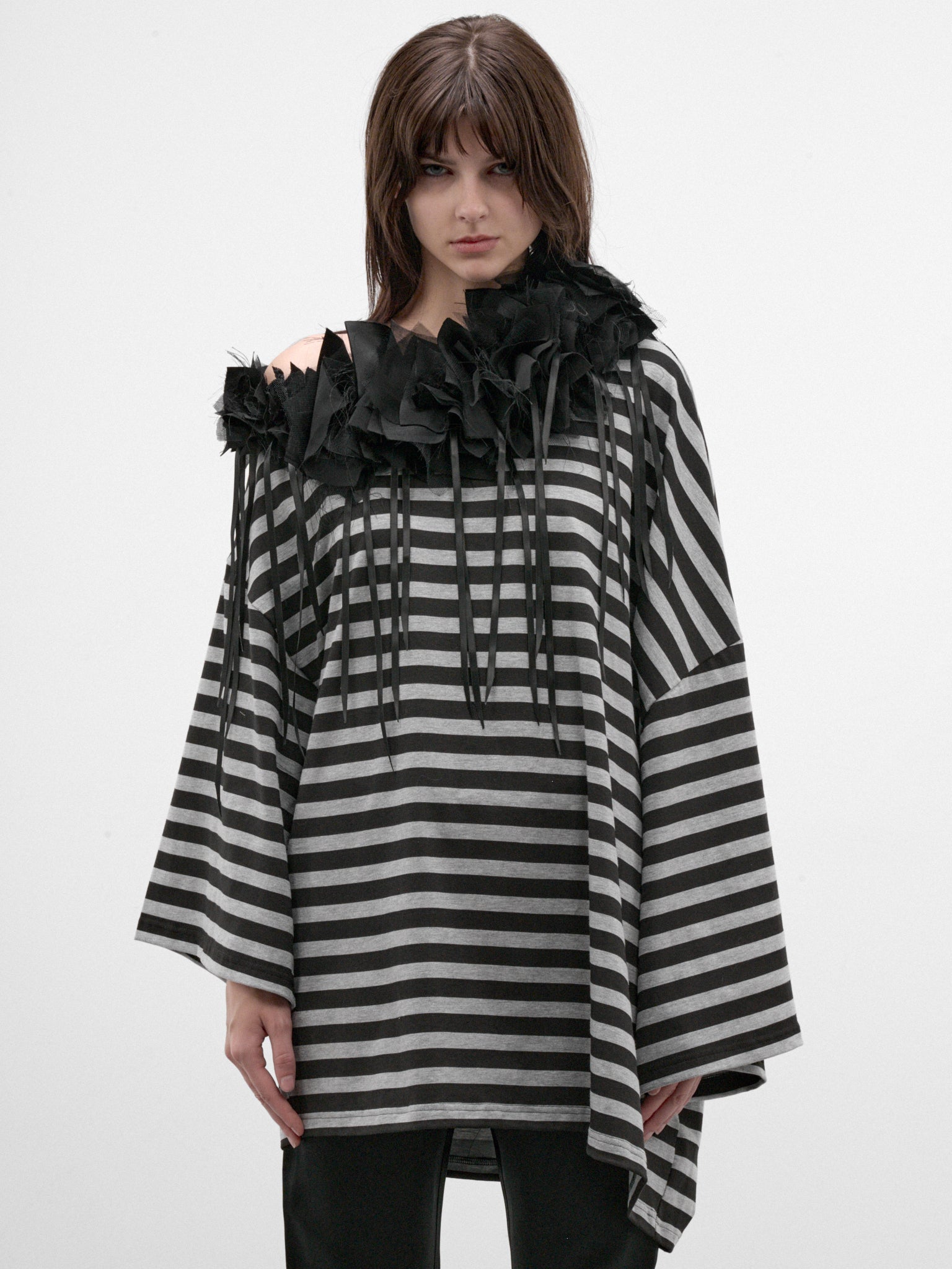 Striped Oversized Off-Shoulder Top (PFAW26TO01-3-STRIPE)