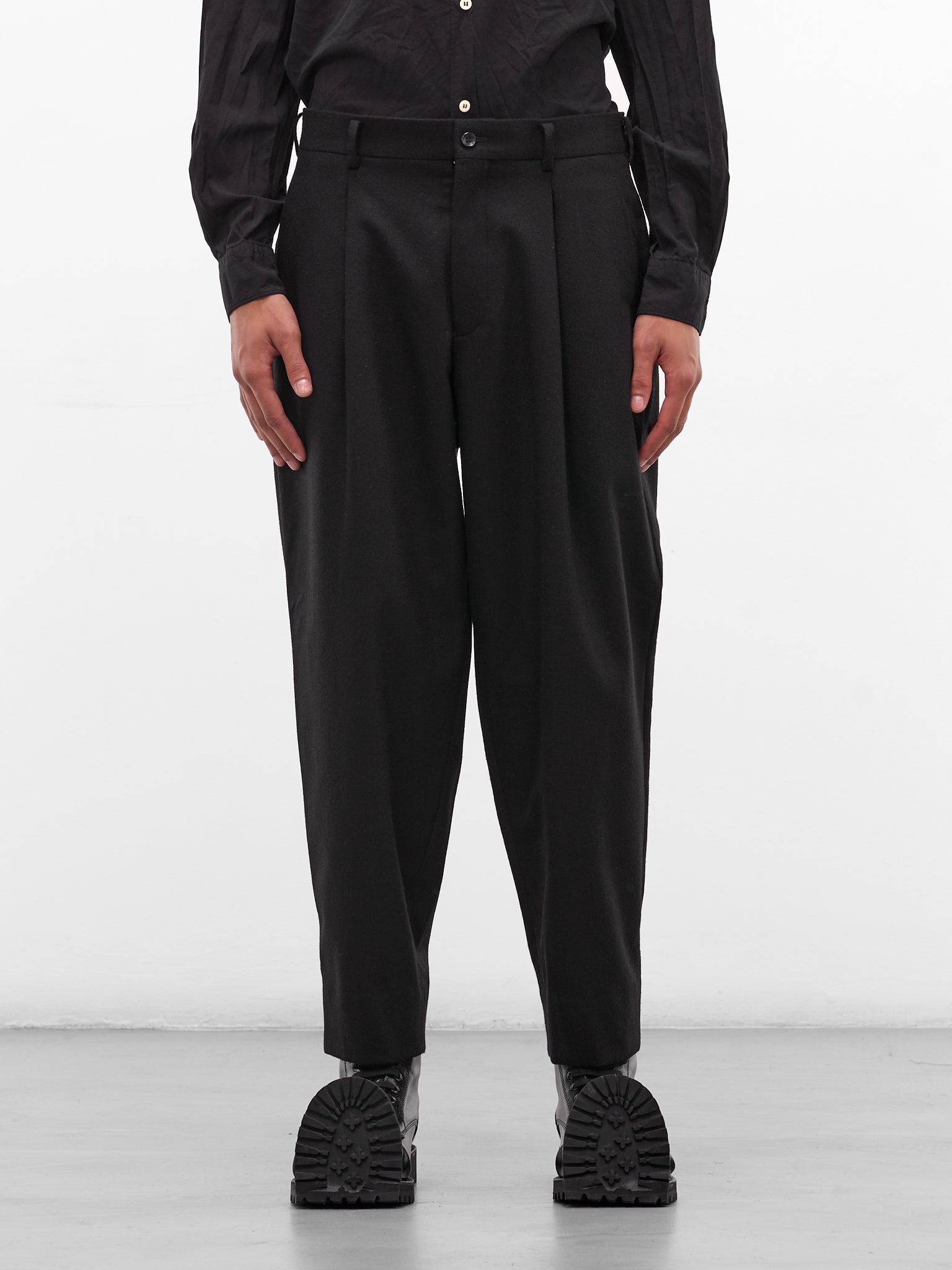 Black Wool Gabardine Pleated Trousers (PP-P032-W25-BLACK)