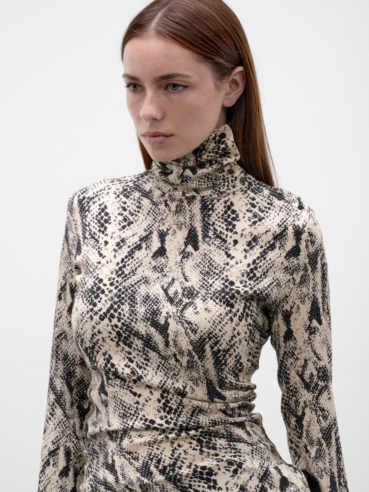The Rattler Silk Snake Shirt (PPFW26TO01826-9975-BLACK-WHITE)