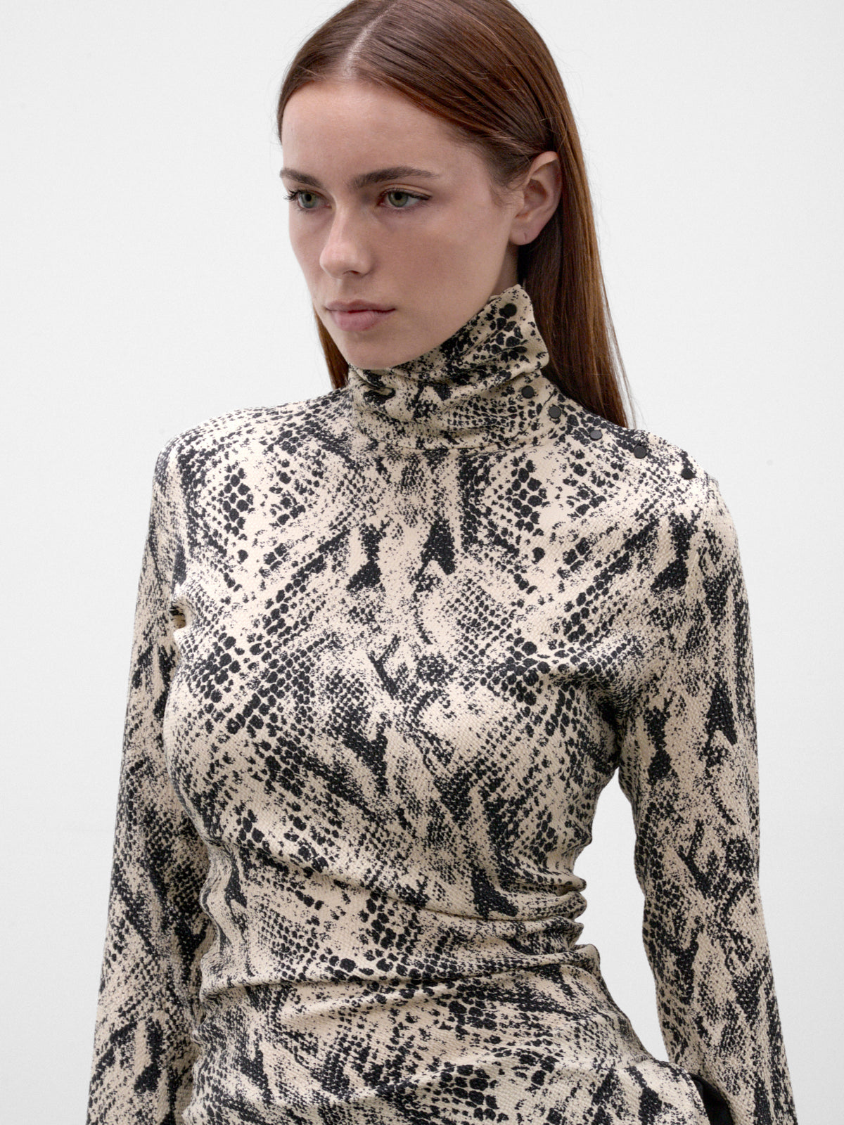 The Rattler Silk Snake Shirt (PPFW26TO01826-9975-BLACK-WHITE)