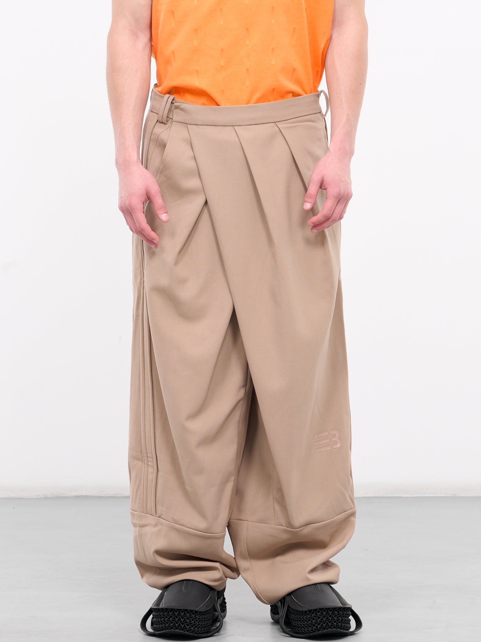 Odom Pleated Carrot Wide Trousers (PT-02B-SILVER-FERN)