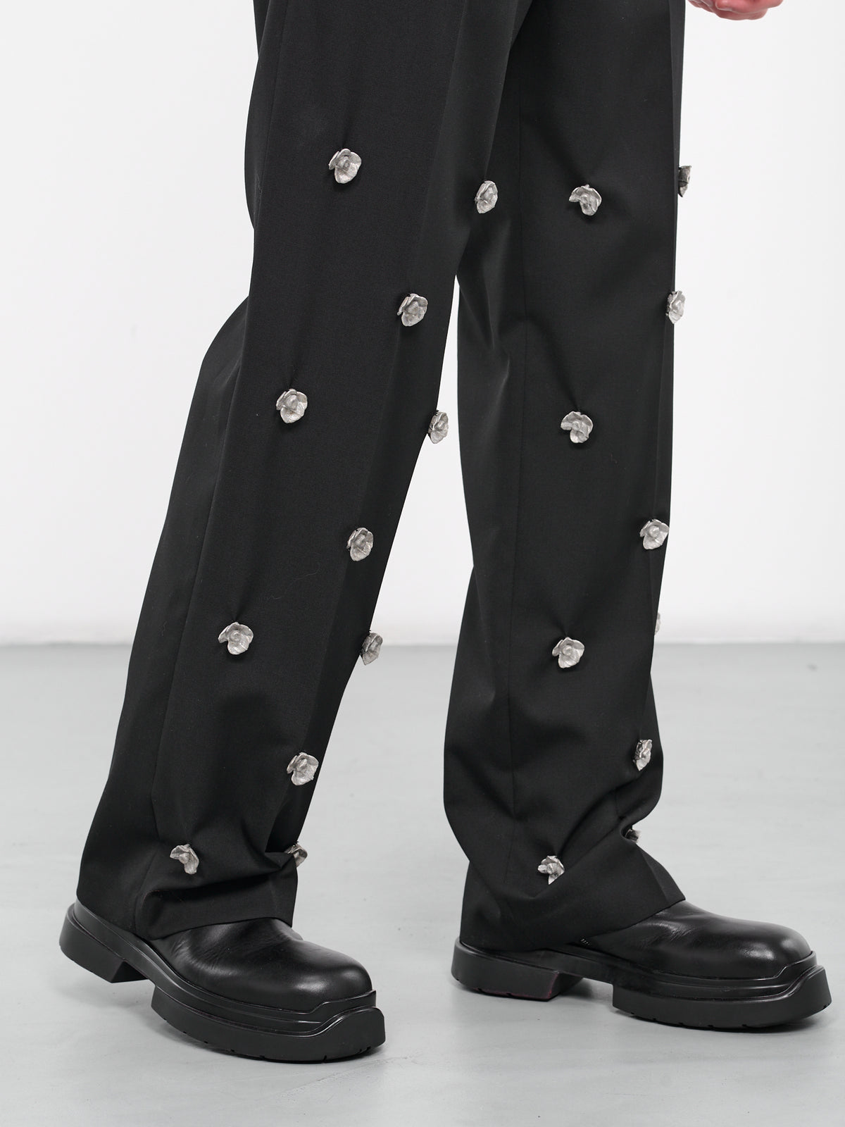 Metal Flower Appliqué Trousers (PT01B-271-BLACK)