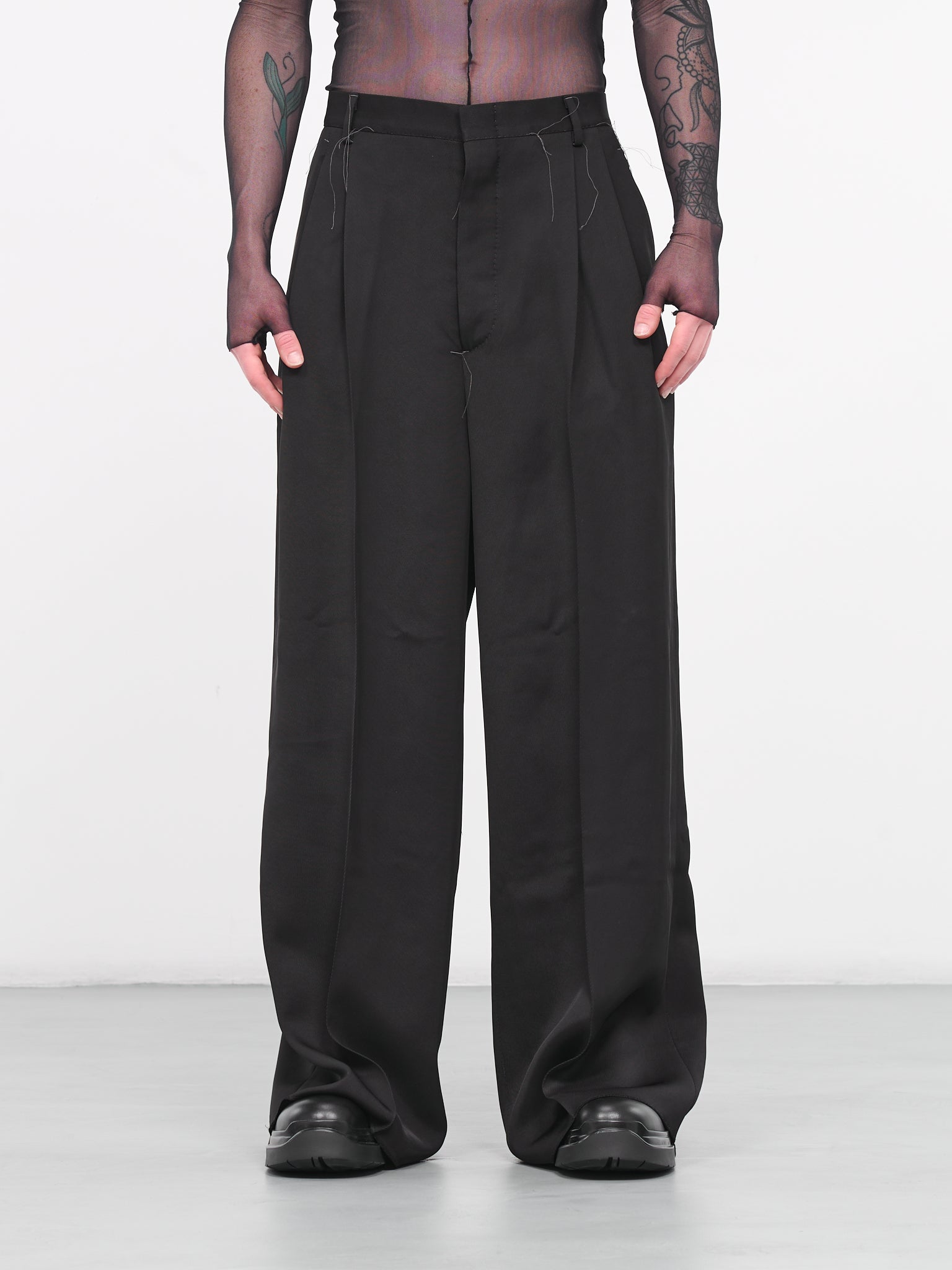 Loose Thread Wide Trousers (PT1002-BLACK)