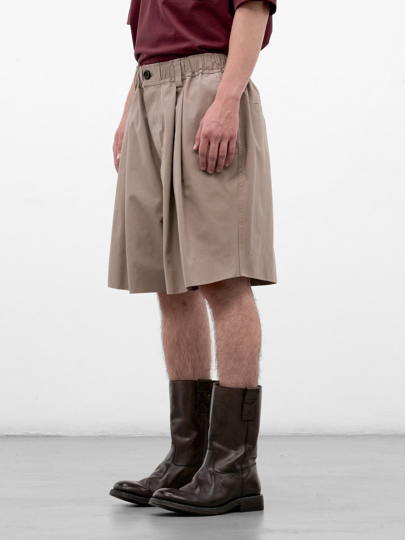 Brown Pleated Knee Shorts (PUMU0348J0-UTC646-00N13-BROWN)