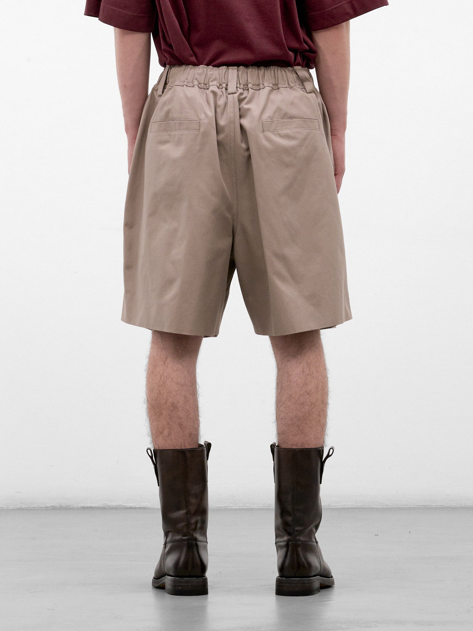 Brown Pleated Knee Shorts (PUMU0348J0-UTC646-00N13-BROWN)