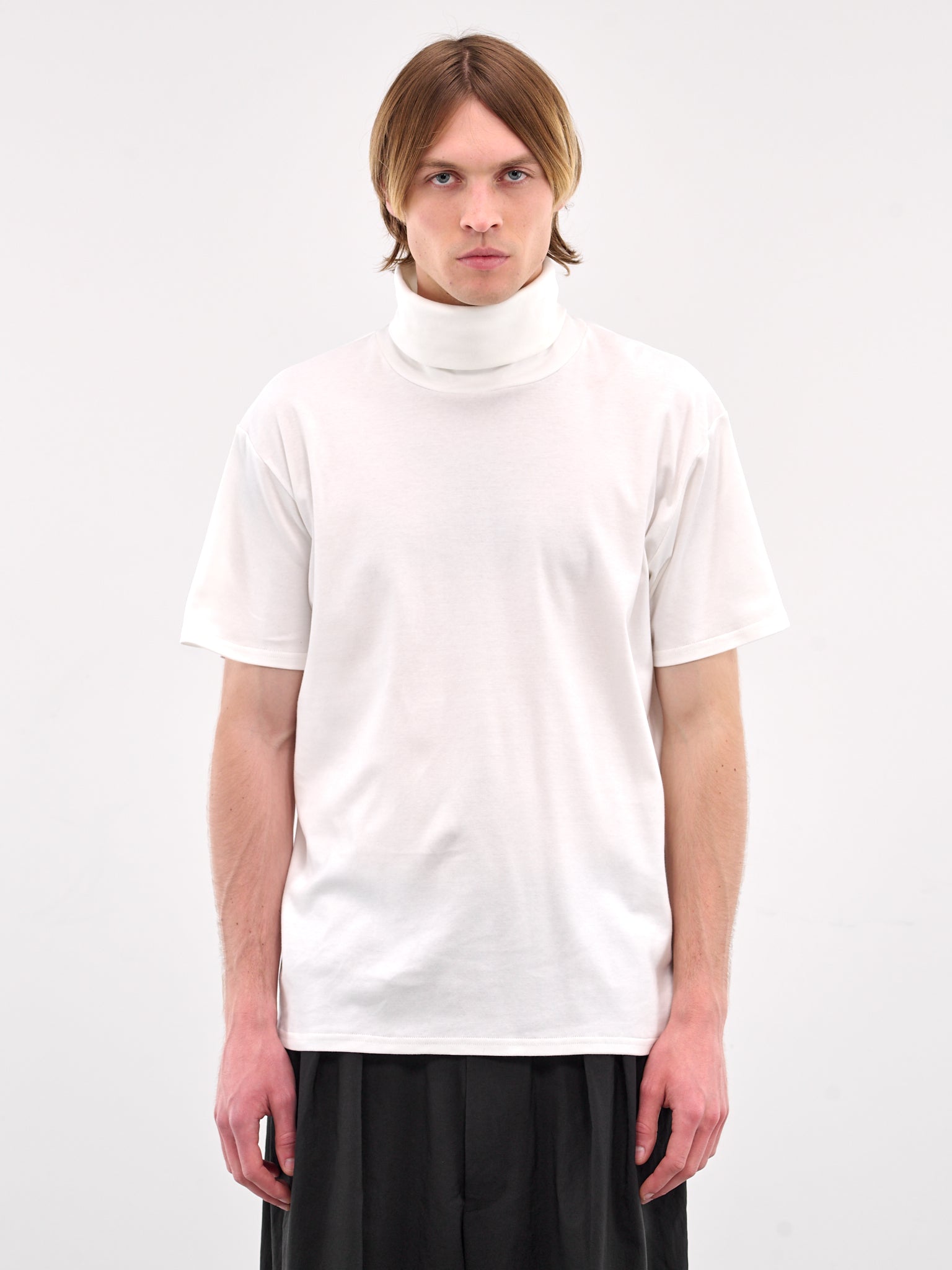 White Turtleneck Short Sleeve Tee (RM251-033-WHITE))