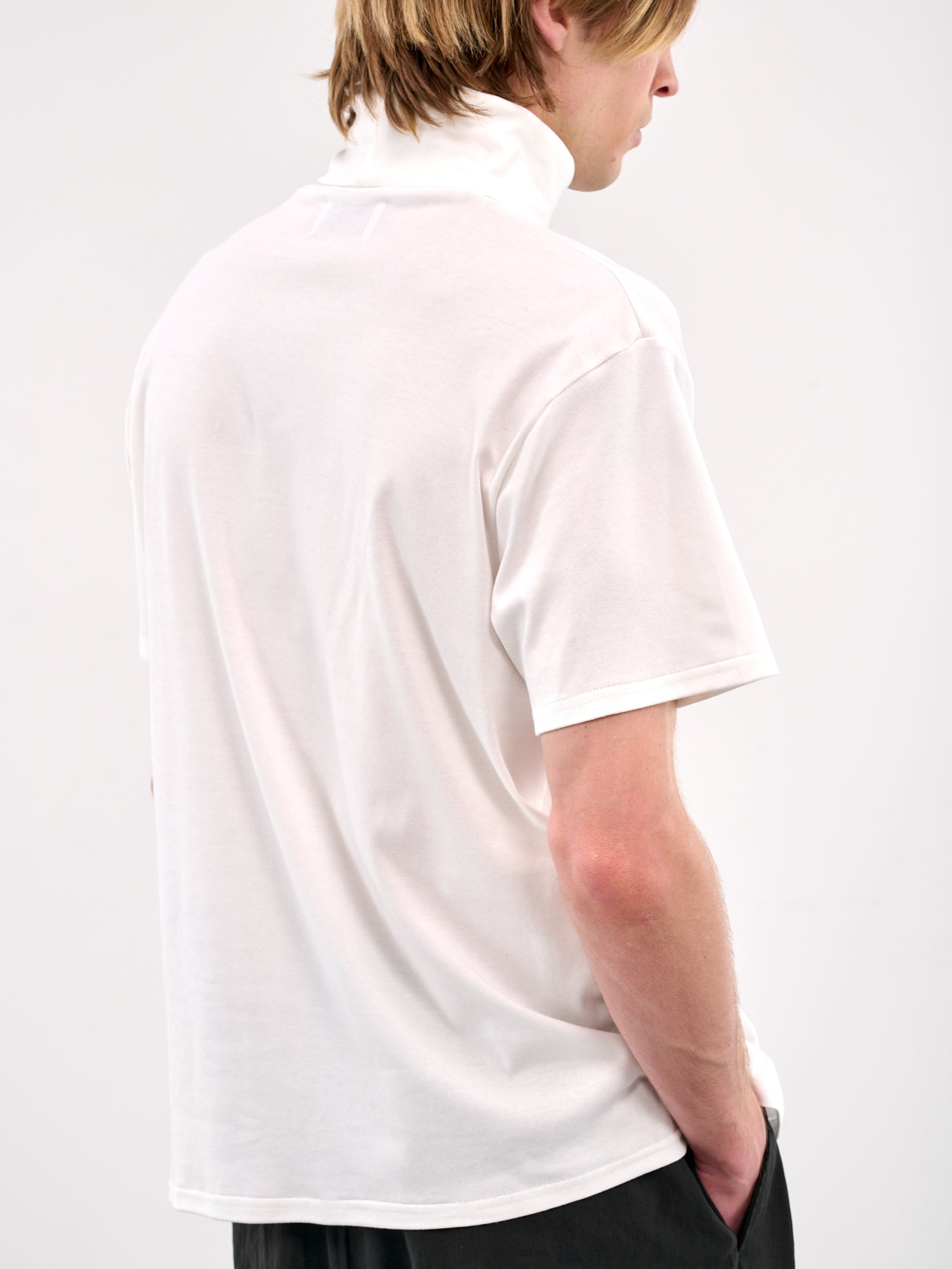 White Turtleneck Short Sleeve Tee (RM251-033-WHITE))