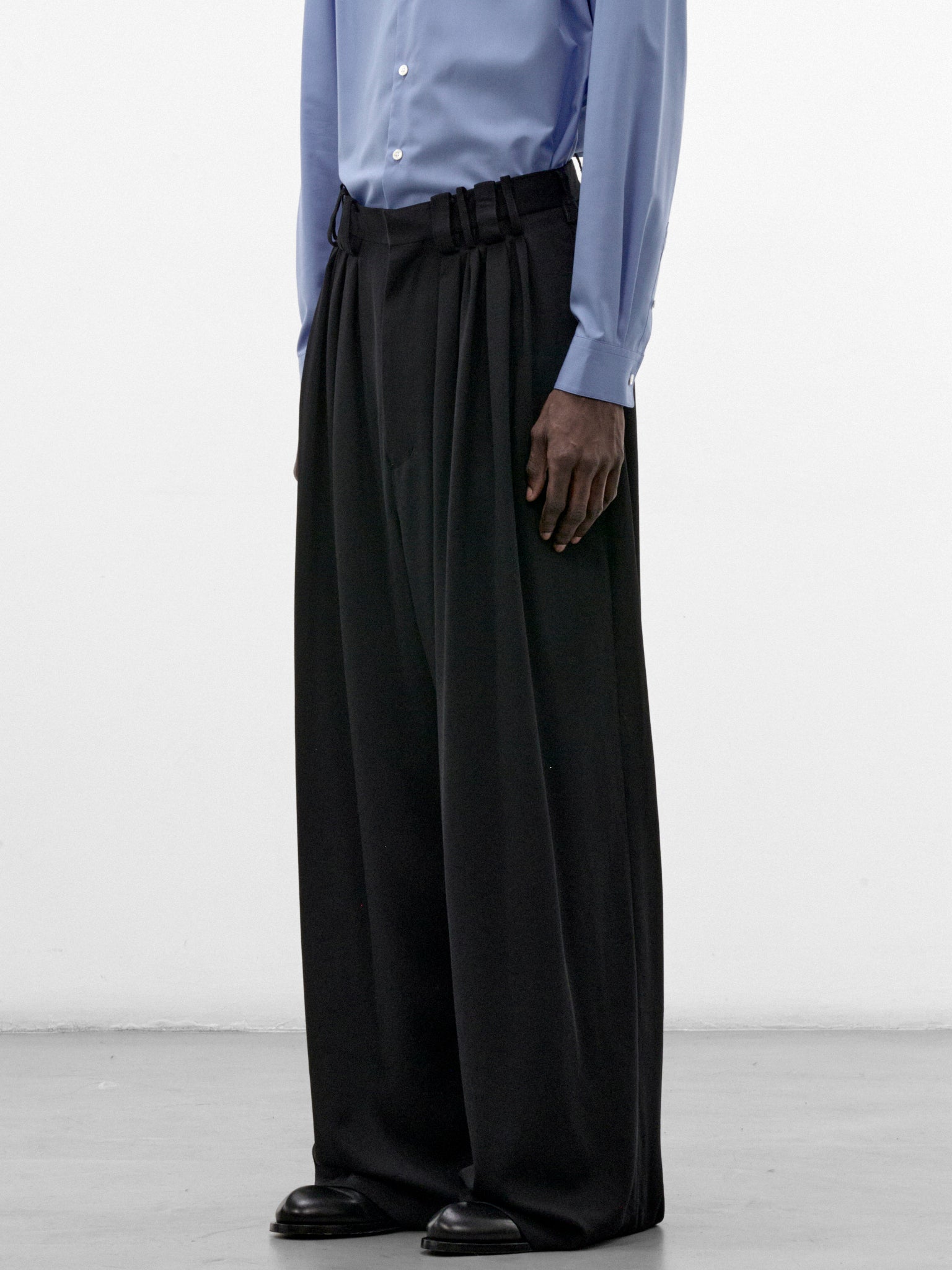 Black Wool Eight-Tuck Trousers (S26AW20PT-W-BLACK)