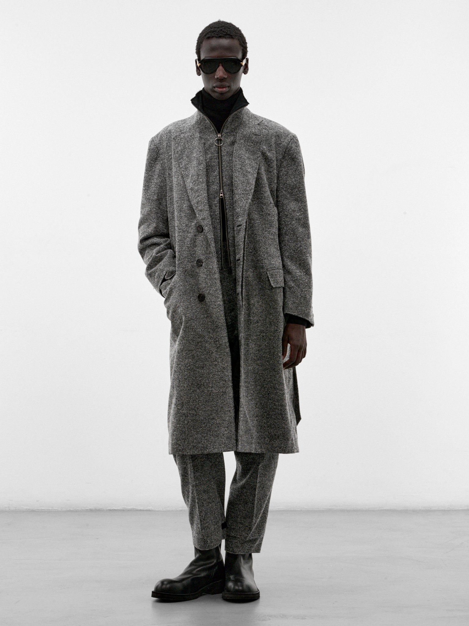 Gray Wool Pleated Tapered Trousers (S30SC01A25-GREY)