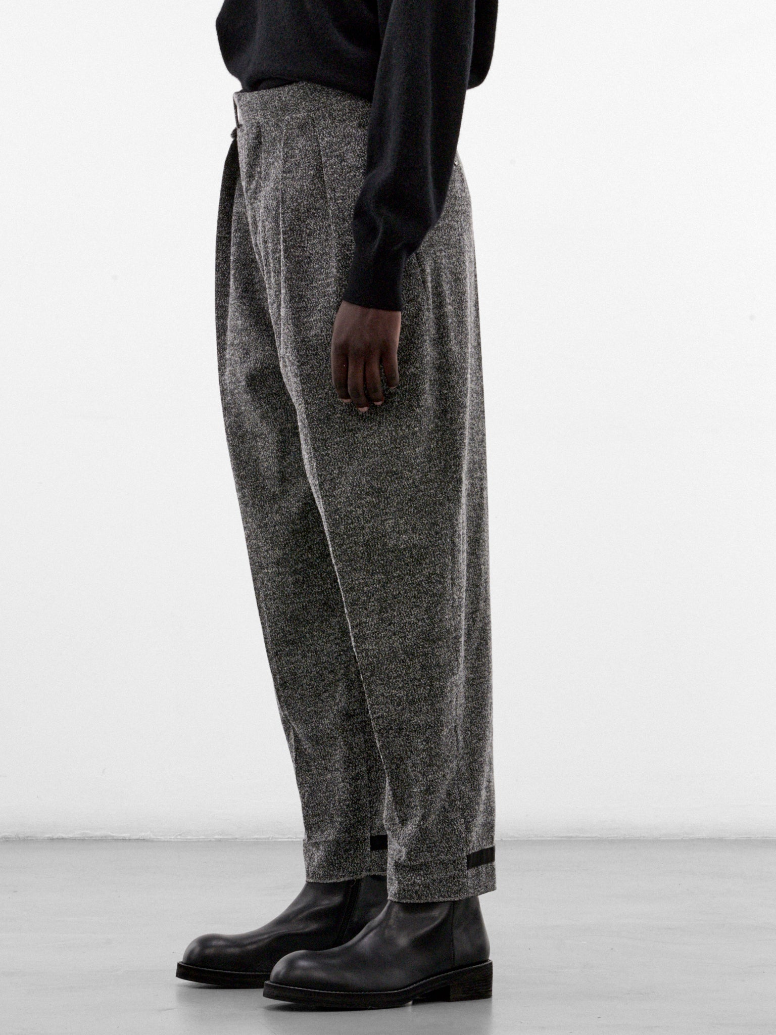 Gray Wool Pleated Tapered Trousers (S30SC01A25-GREY)