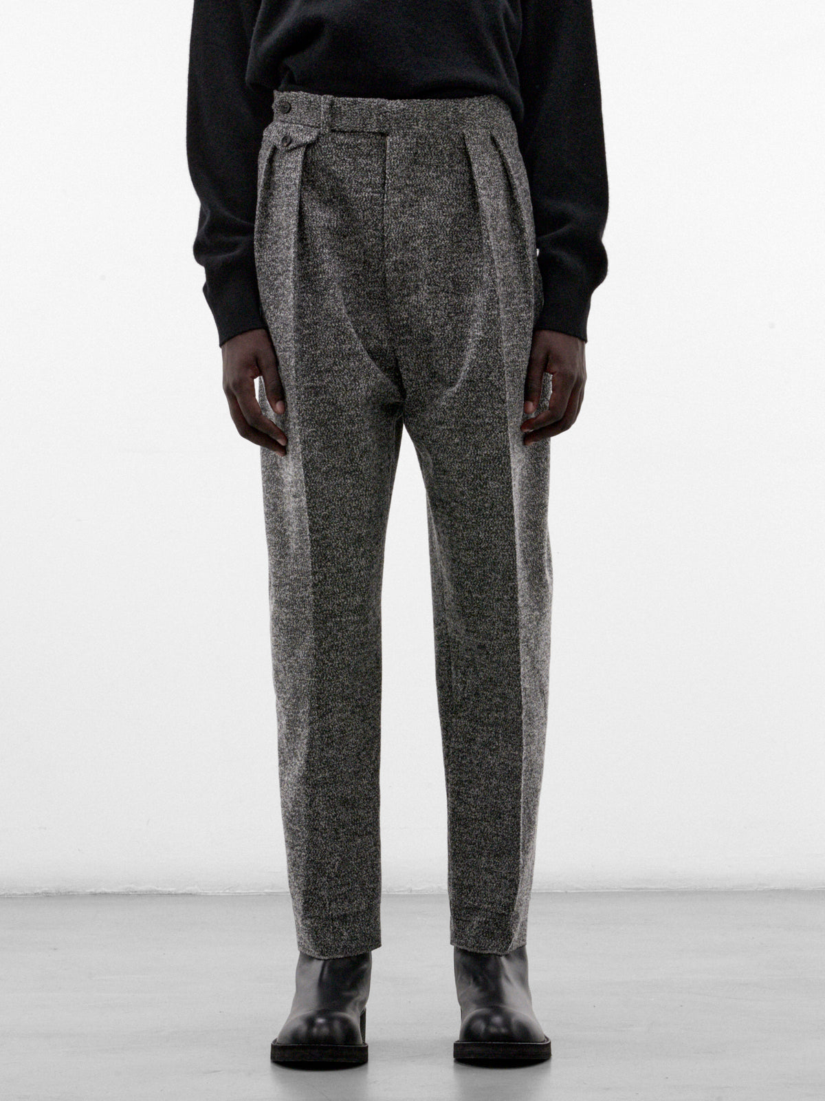 Gray Wool Pleated Tapered Trousers (S30SC01A25-GREY)