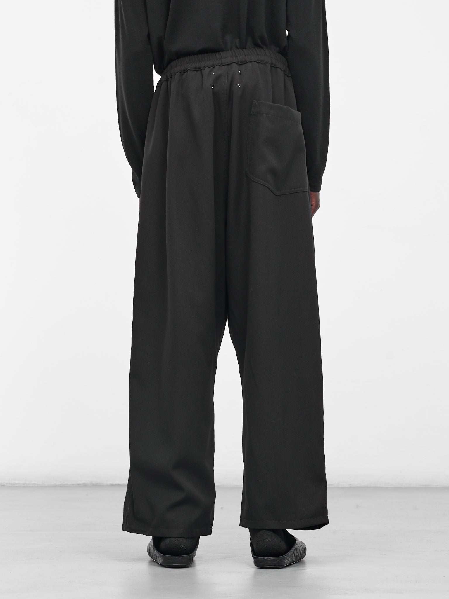 Baggy Wool Pleated Sweatpants (S50KA0695-M35505-900-BLACK)