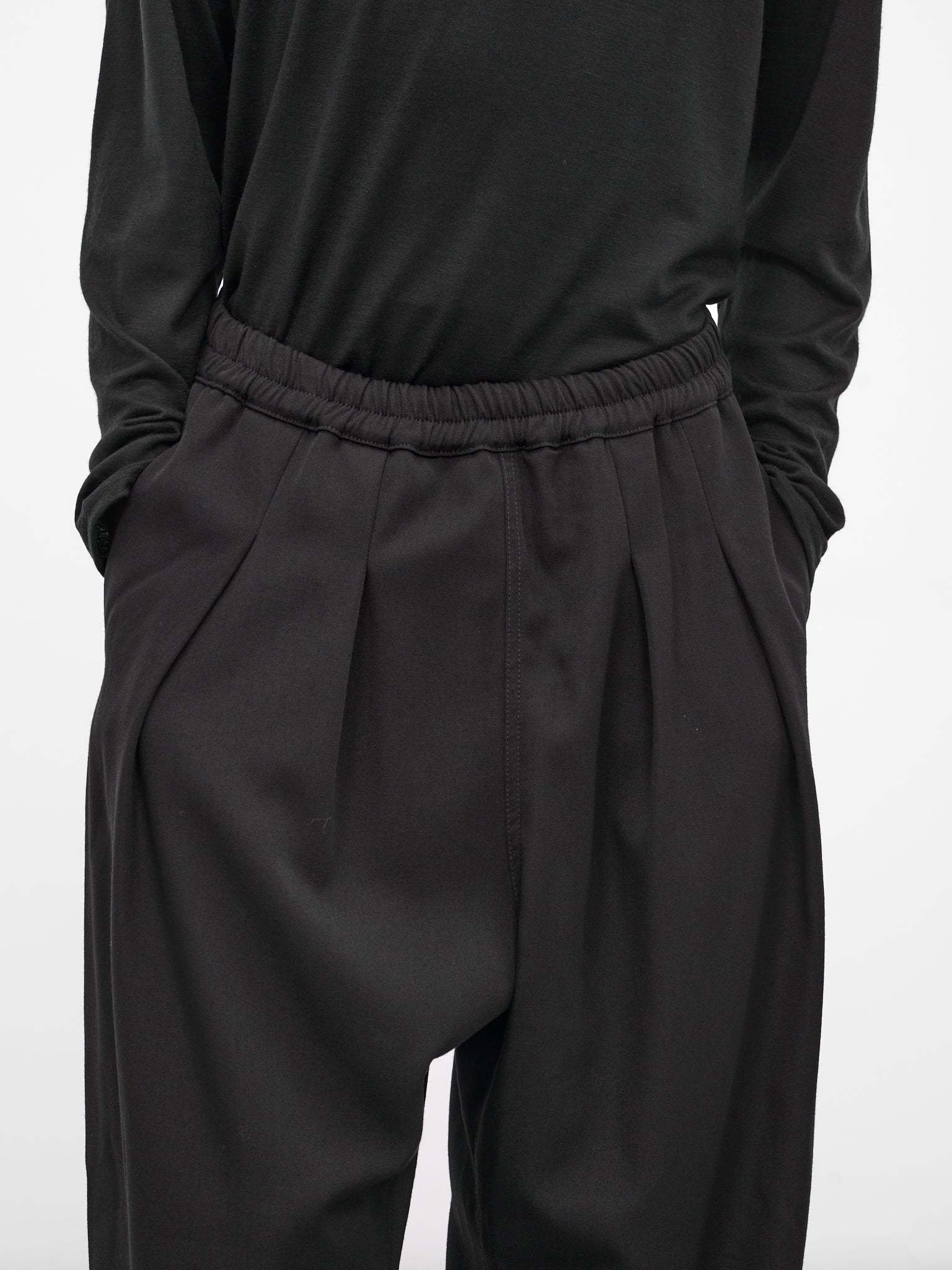 Baggy Wool Pleated Sweatpants (S50KA0695-M35505-900-BLACK)