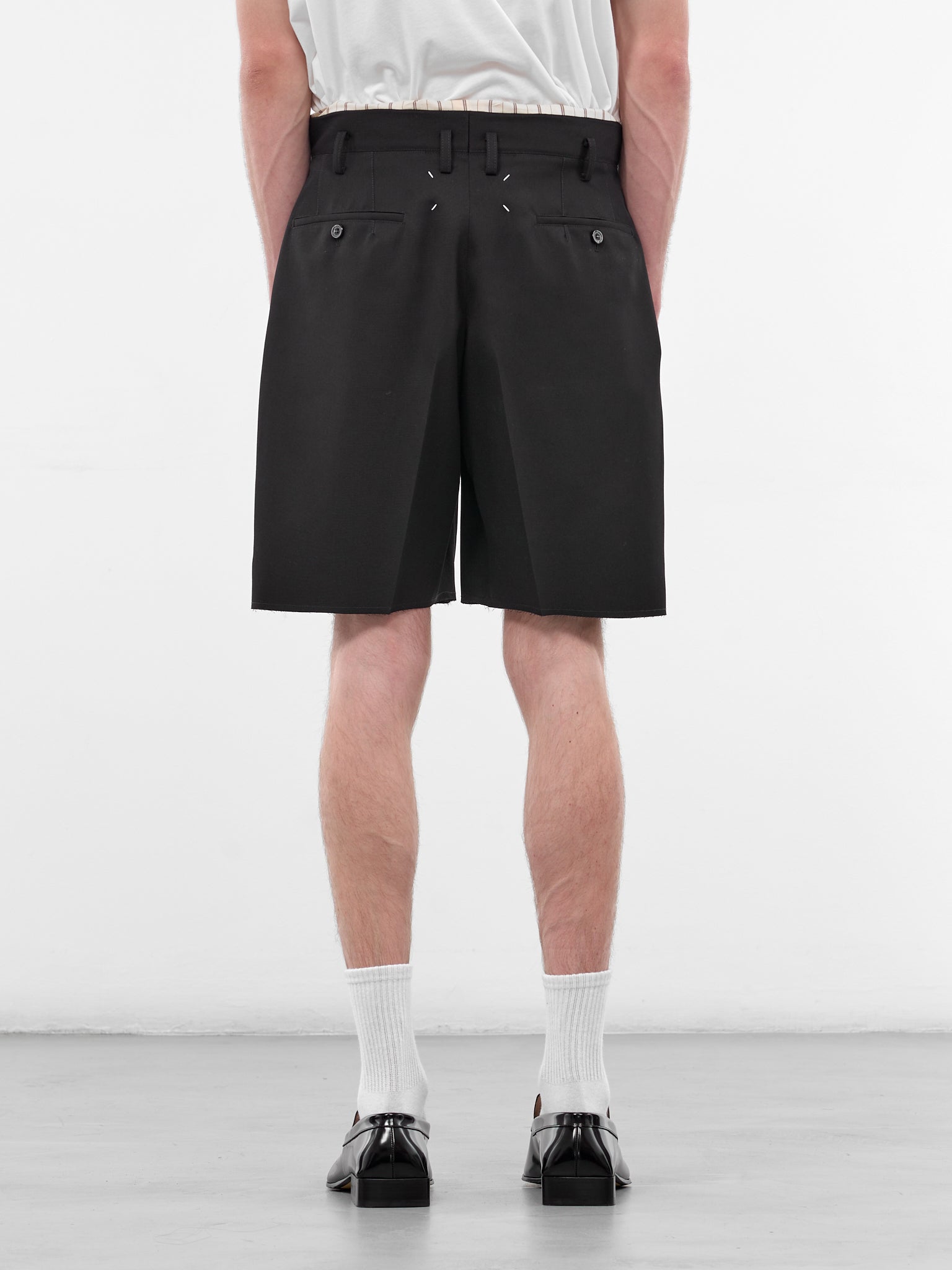 Black Unfinished Hems Wool Shorts (S50MU0093-M35693-900-BLACK)