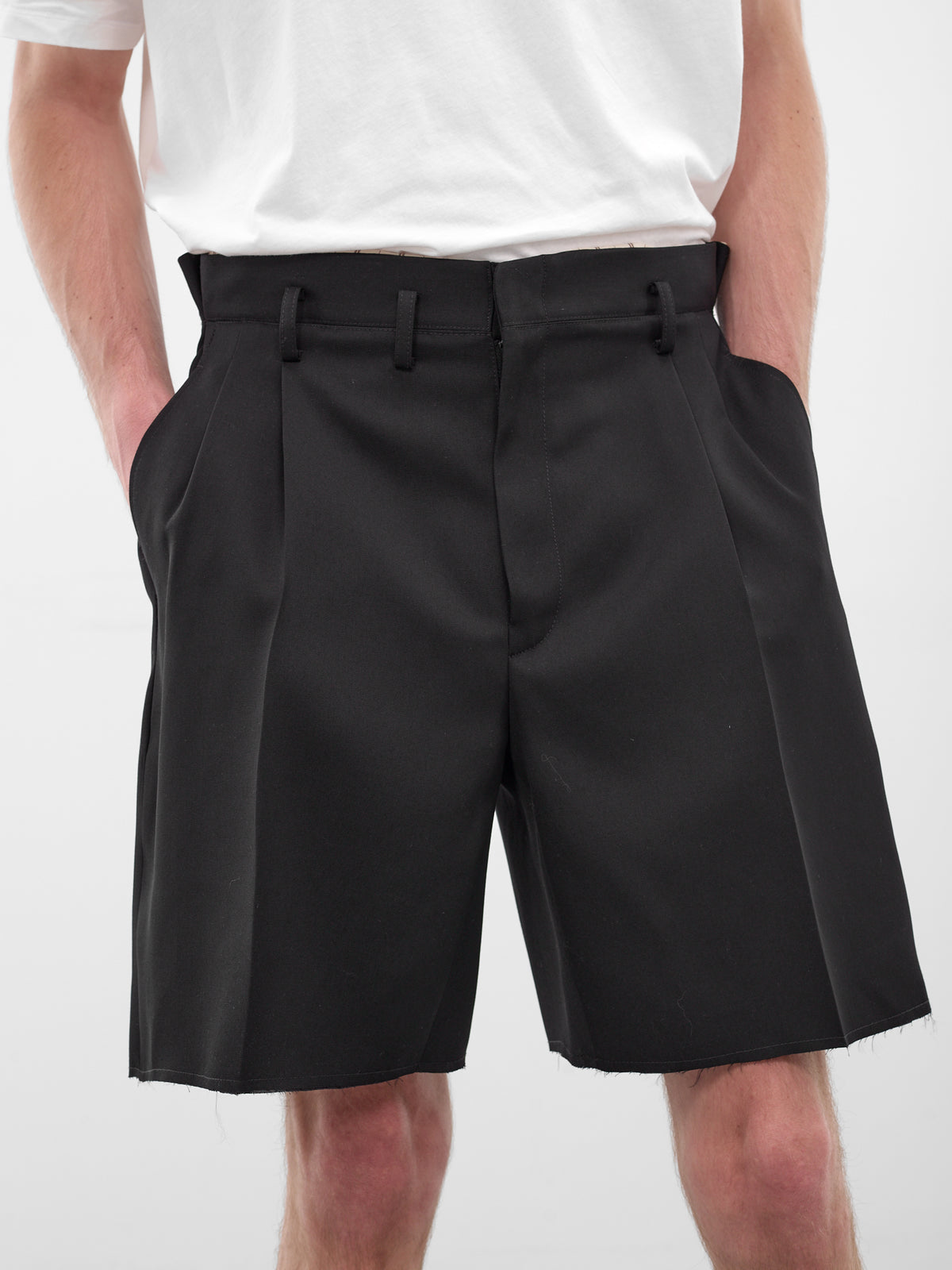Black Unfinished Hems Wool Shorts (S50MU0093-M35693-900-BLACK)