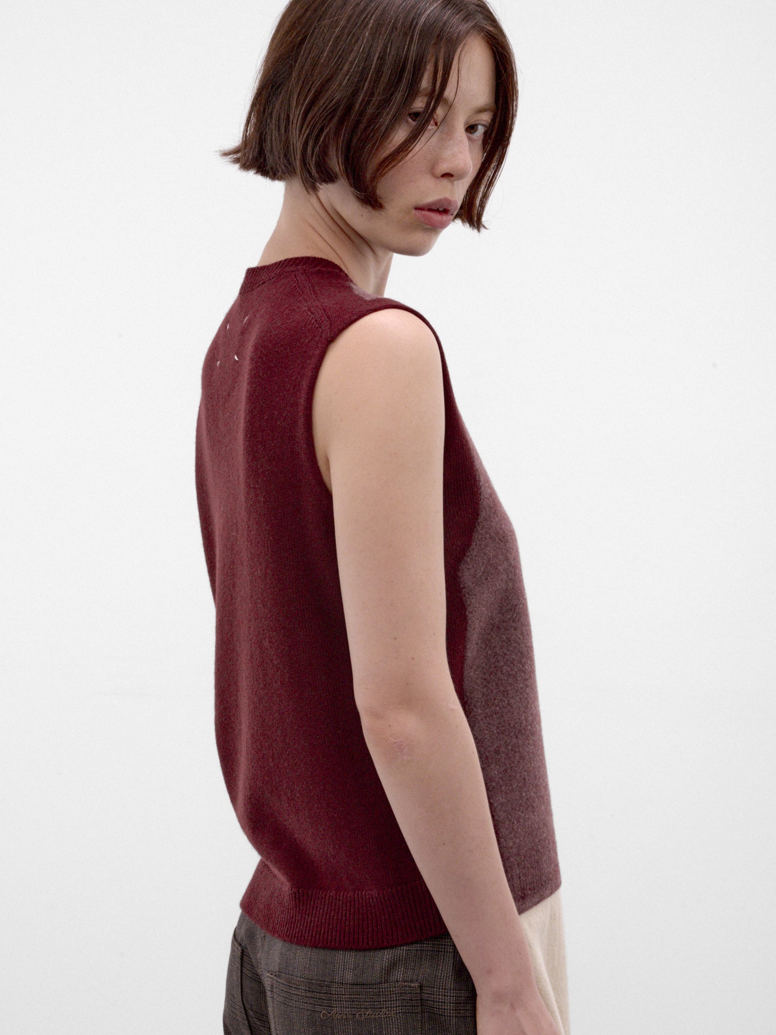 Burgundy Layered Wool Knit Vest (S51FB0086-M13304-211F-BURGUNDY)