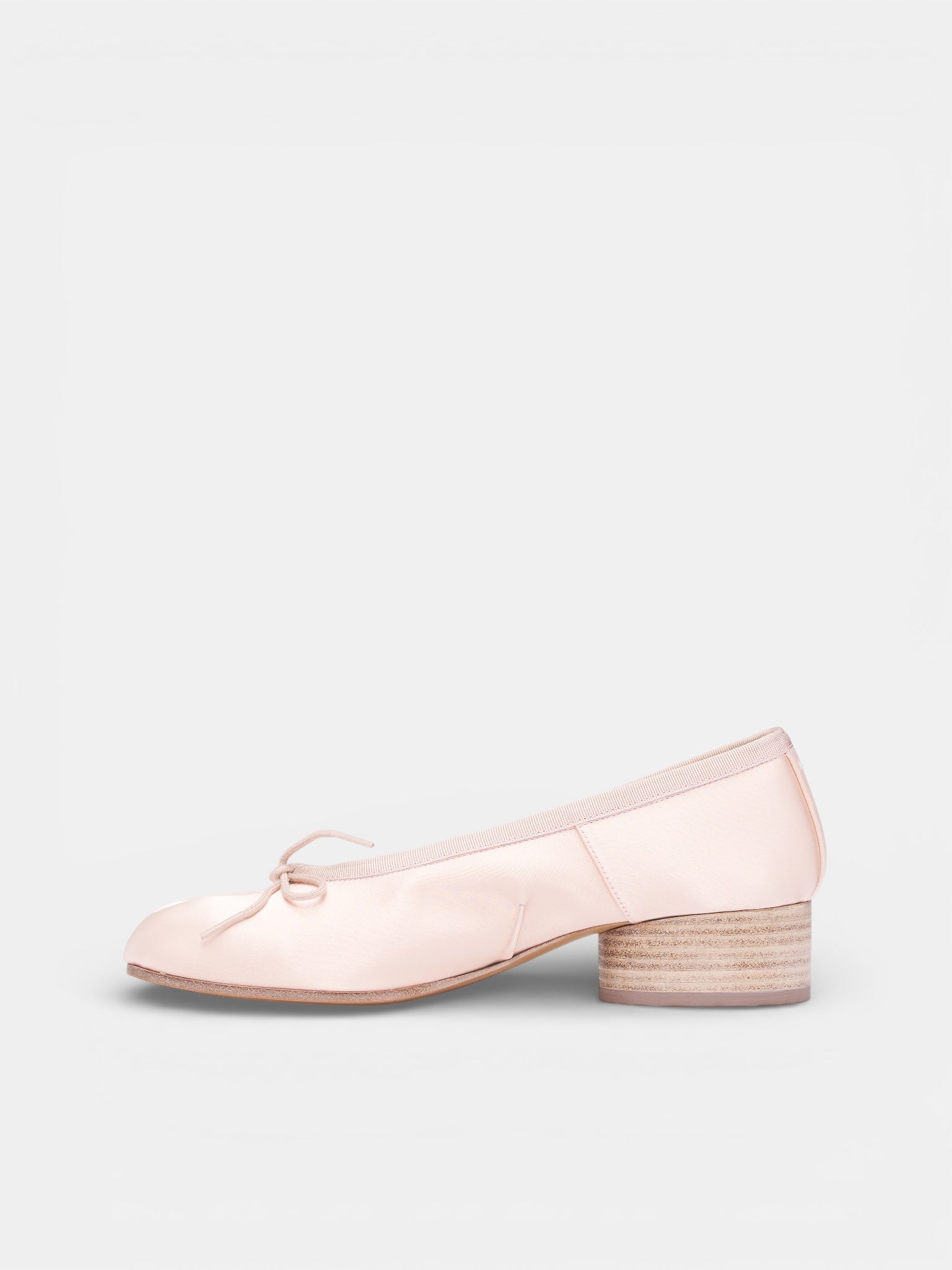 White Satin Tabi Ballerina Shoes (S58WZ0156-P7551-T2563-ALMOND-P)