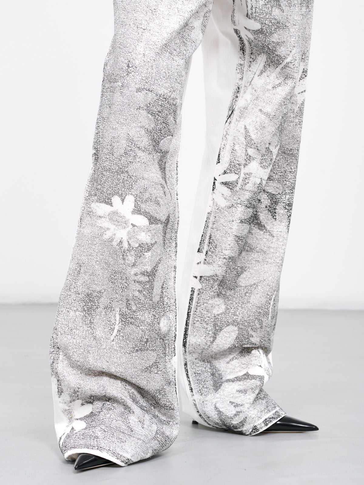 Flower Print Jeans (S62LB0154-S30653-WHITE-BLACK)