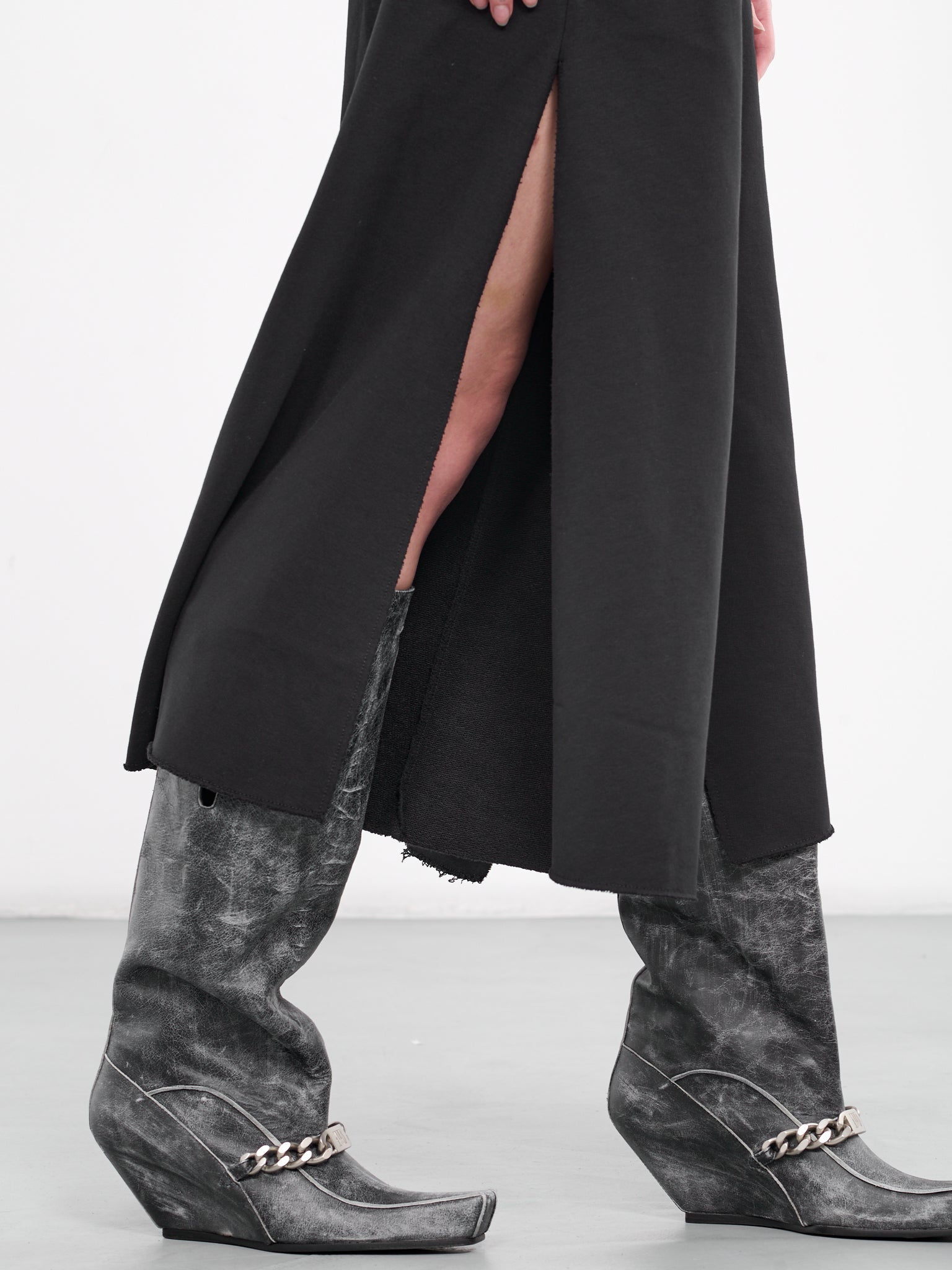Cropped Distressed Sweatpants (S62MU0060-S25623-BLACK)
