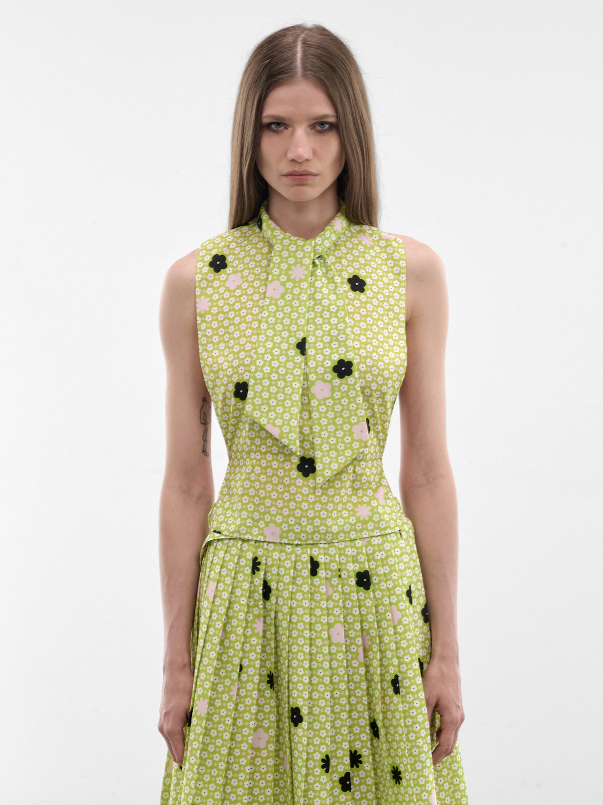 Green Floral Wool Stole Top (S62TH0054-M35909-002S-APPLE-GR)